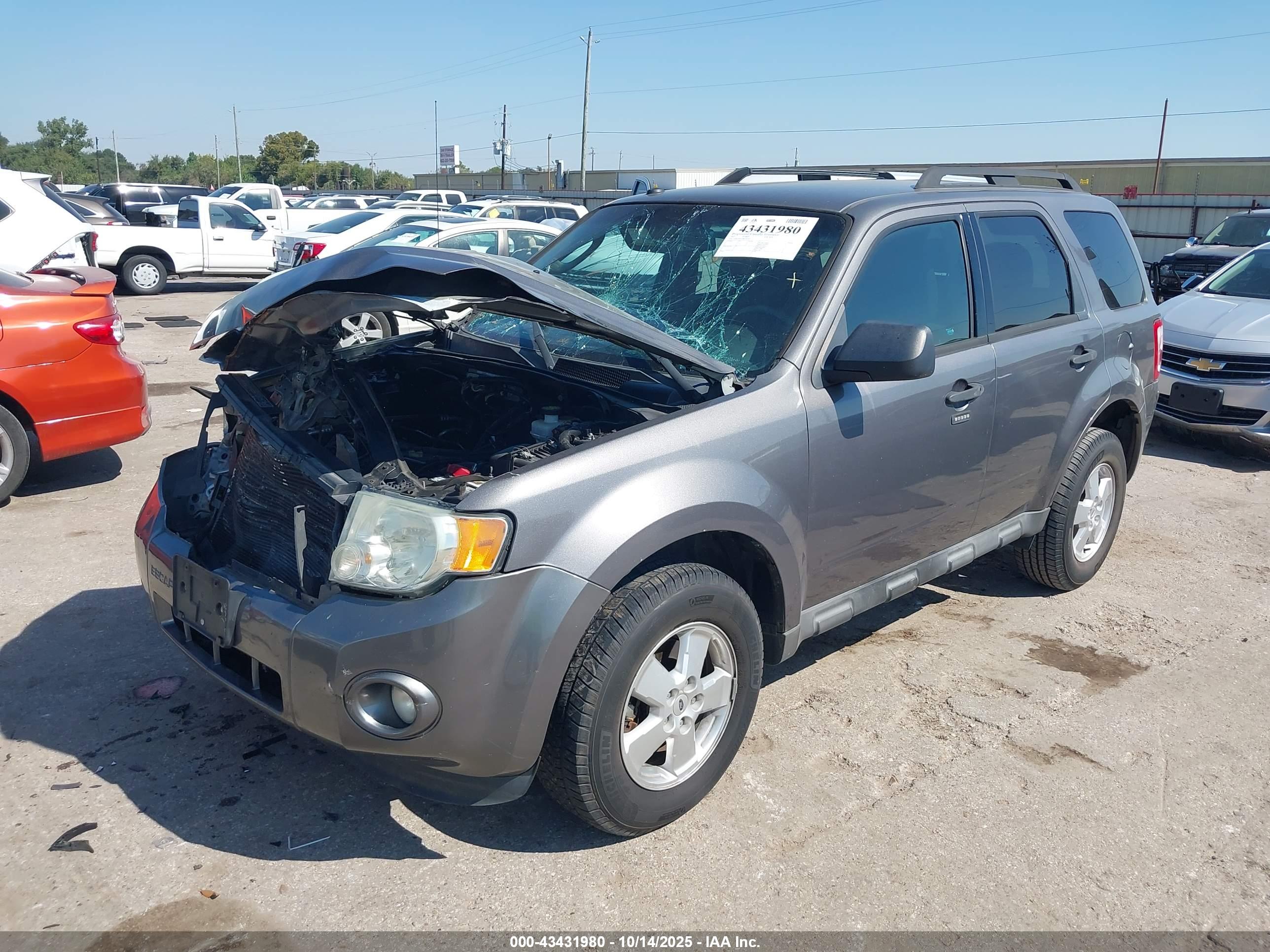 FORD ESCAPE image 2
