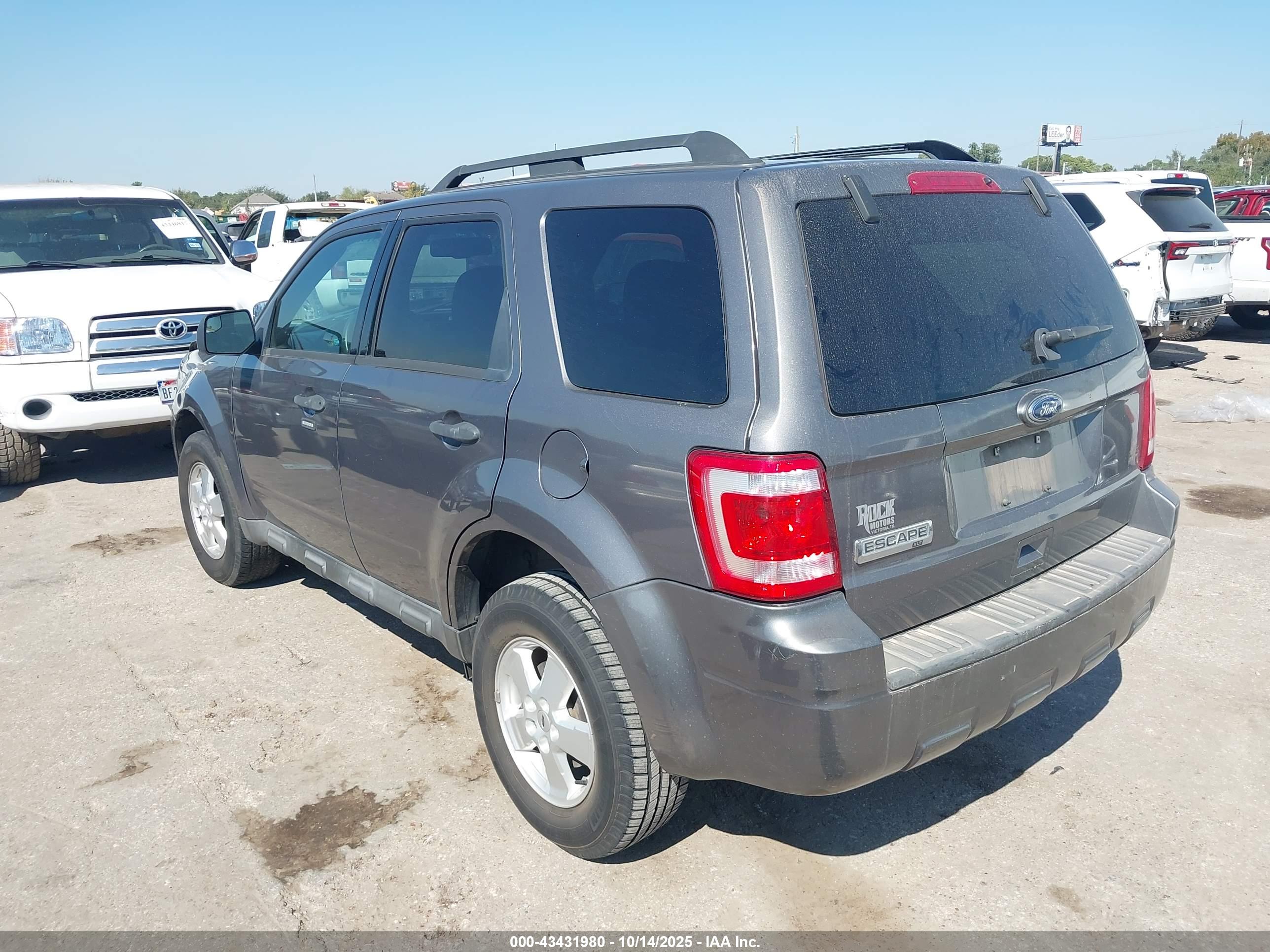 FORD ESCAPE image 3