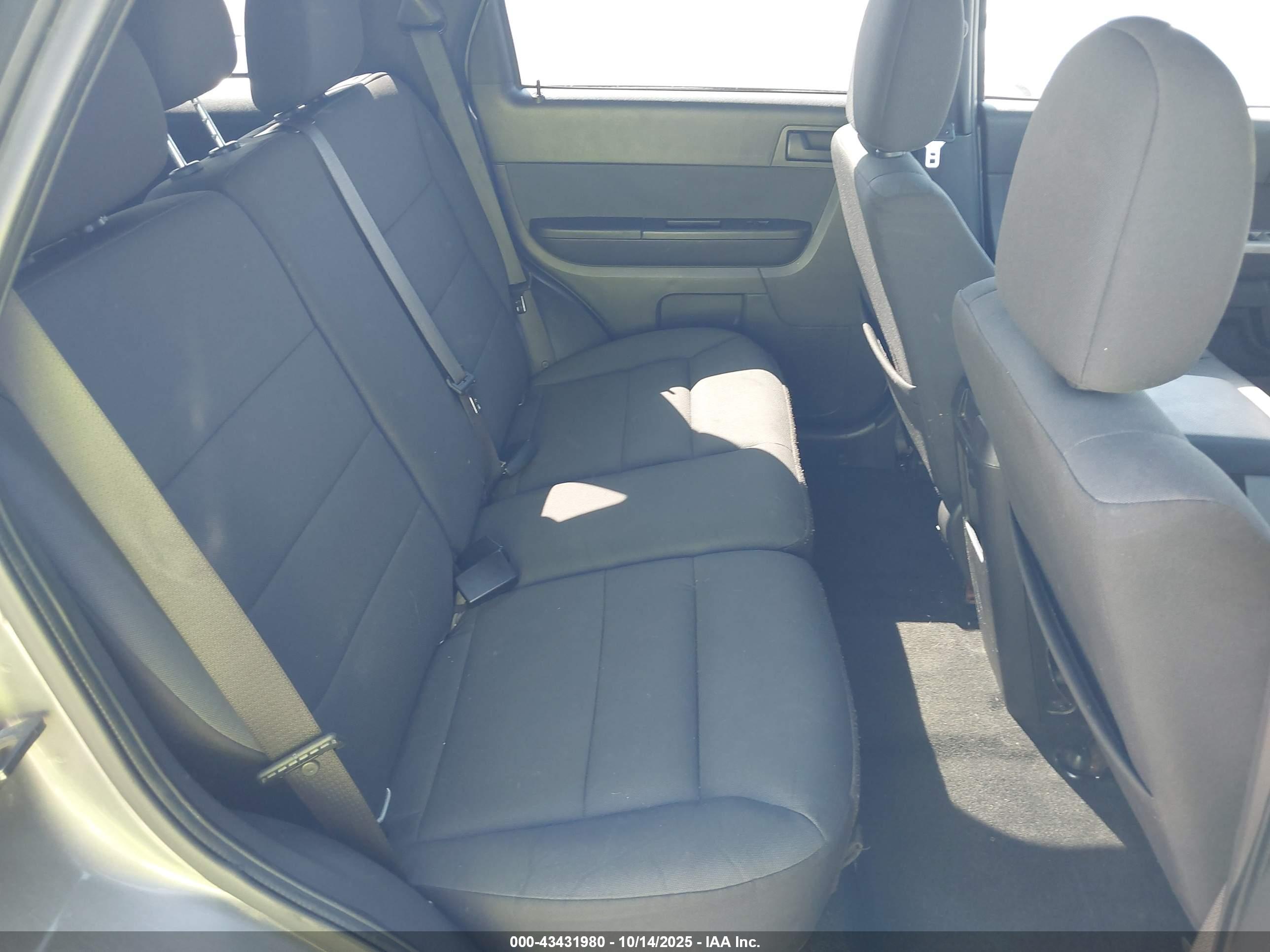 FORD ESCAPE image 8