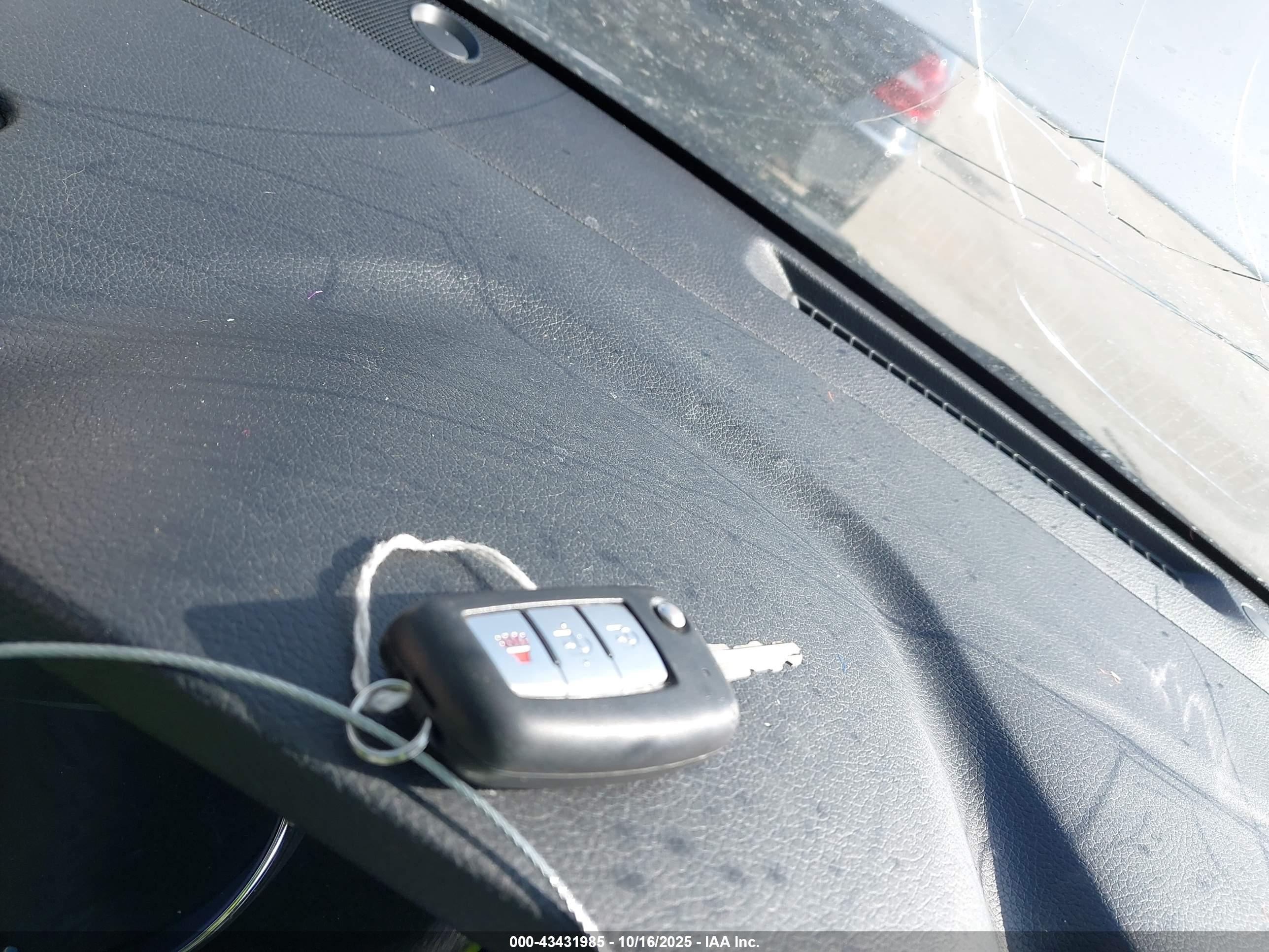NISSAN ROGUE image 11