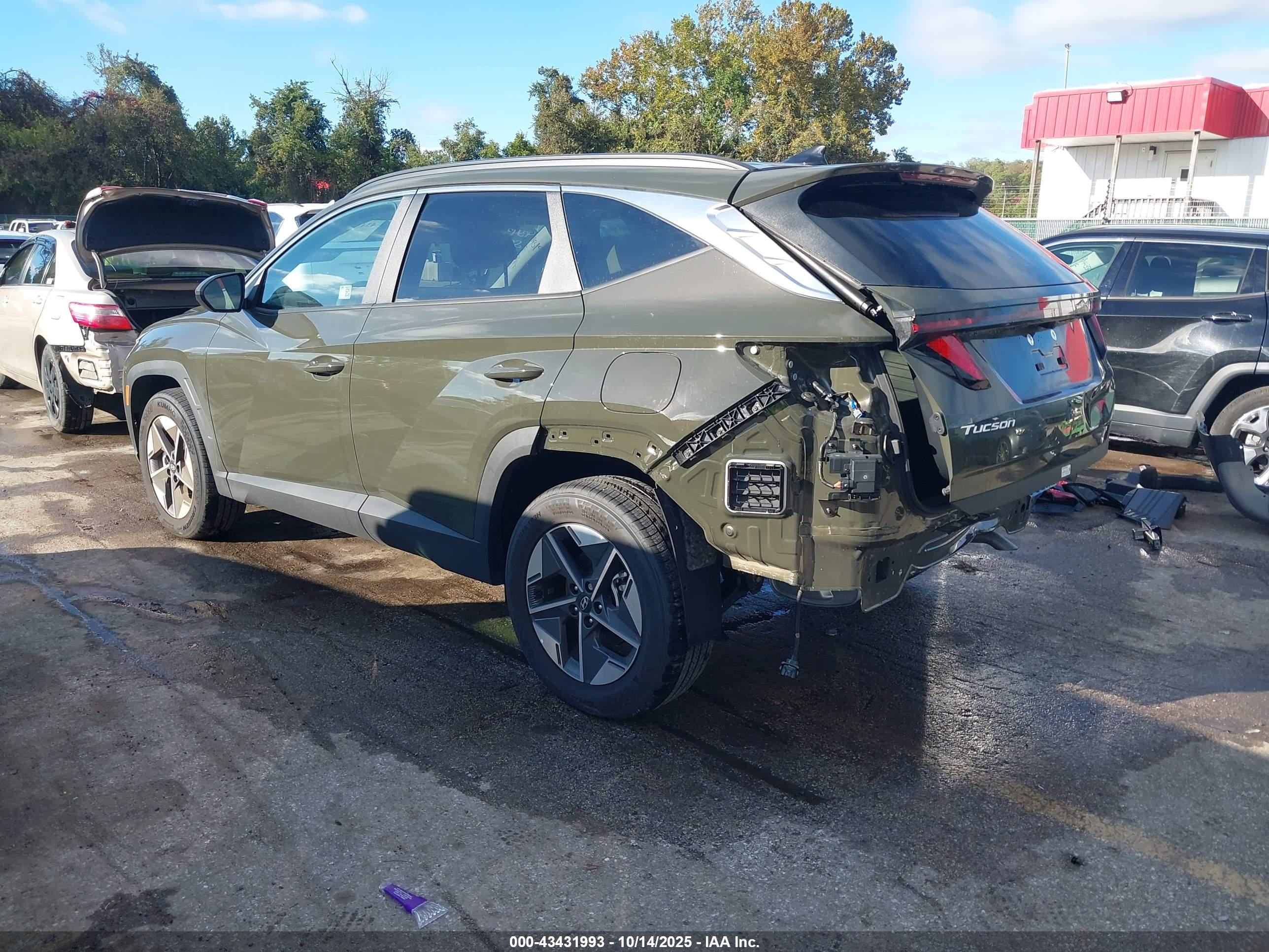 HYUNDAI TUCSON image 3