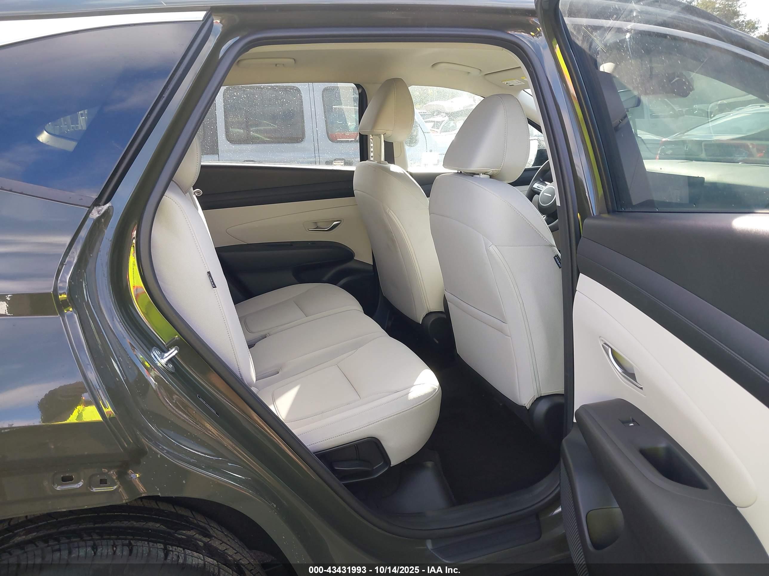 HYUNDAI TUCSON image 8