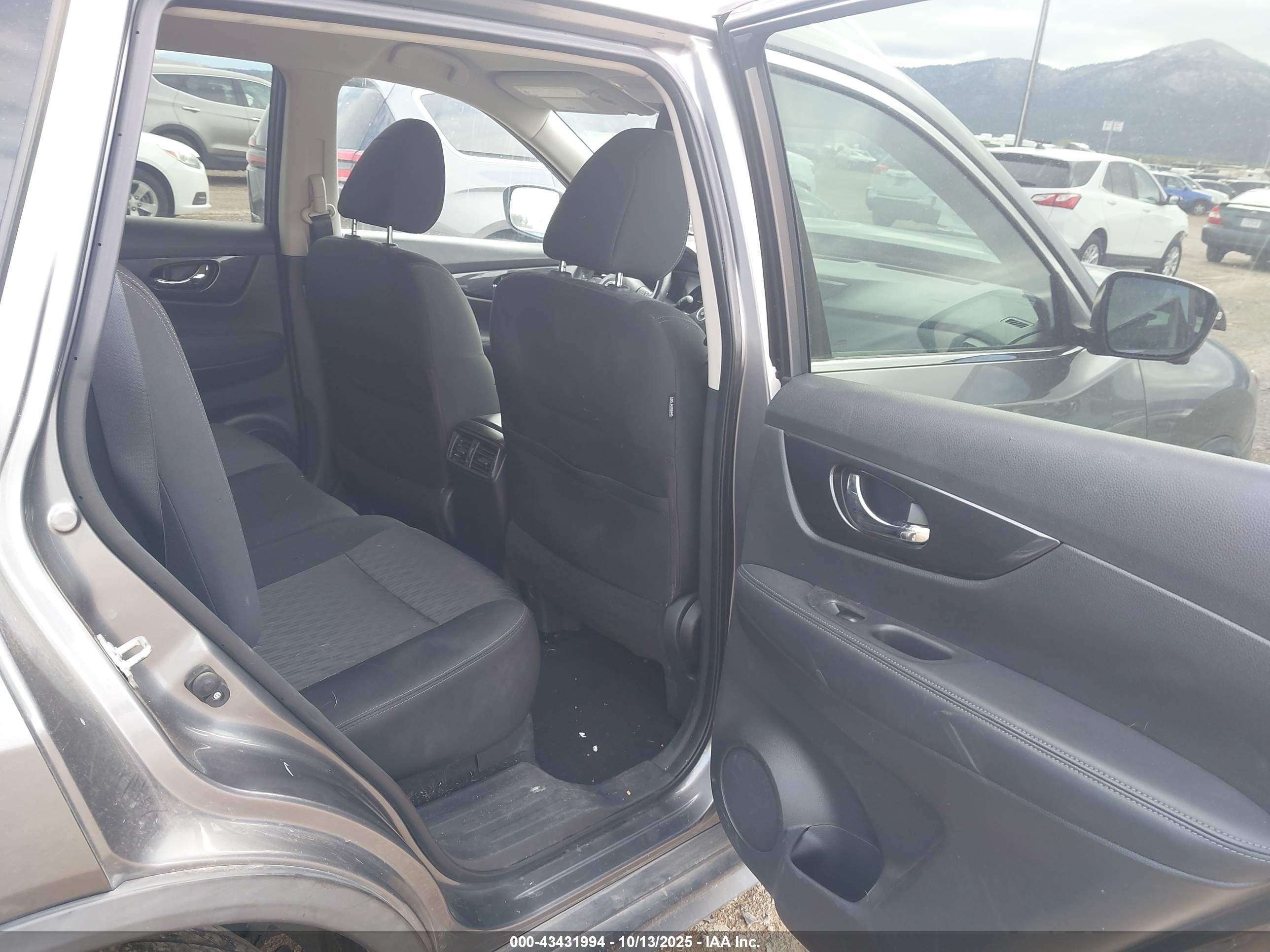 NISSAN ROGUE image 8