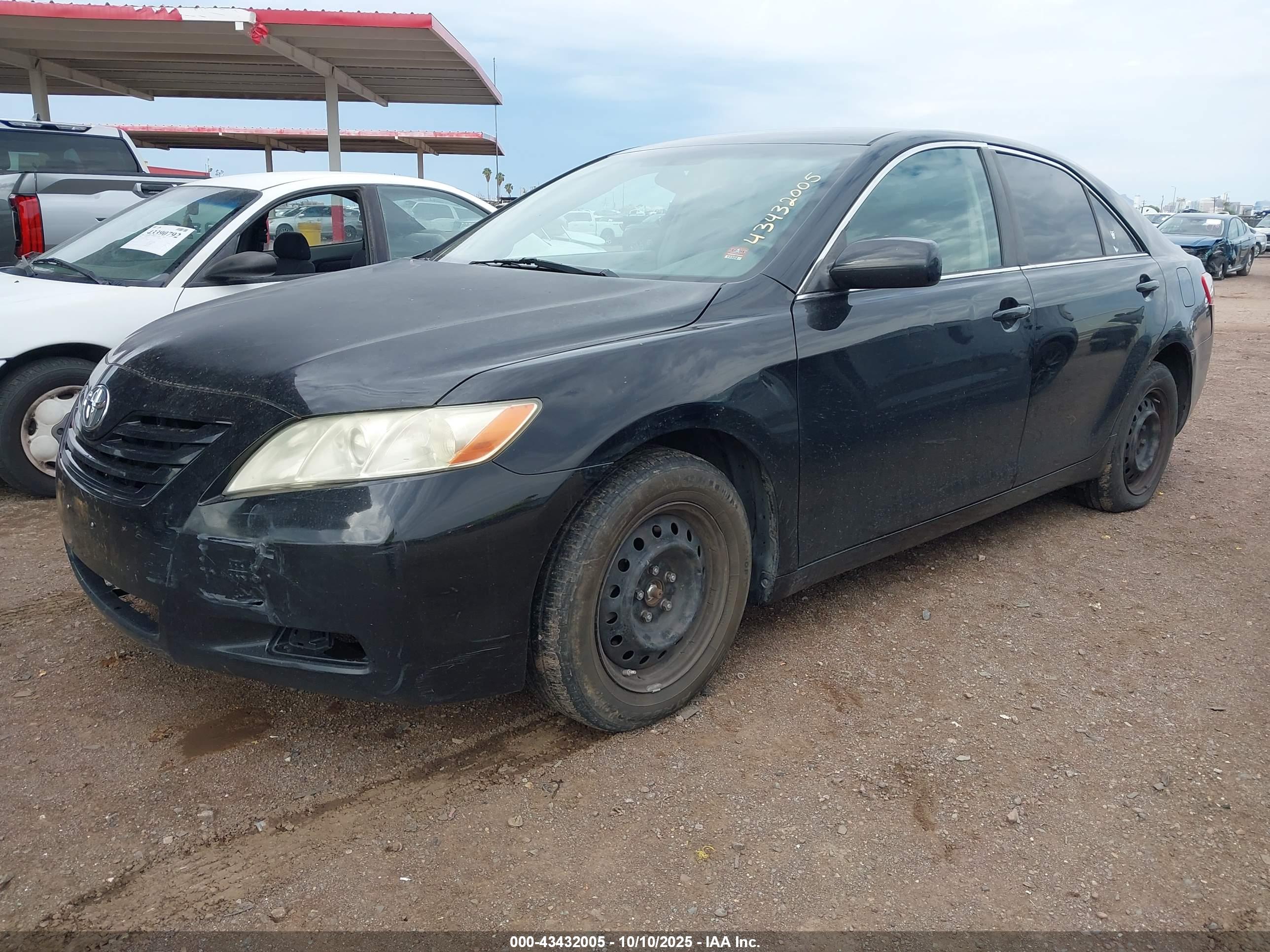TOYOTA CAMRY image 2
