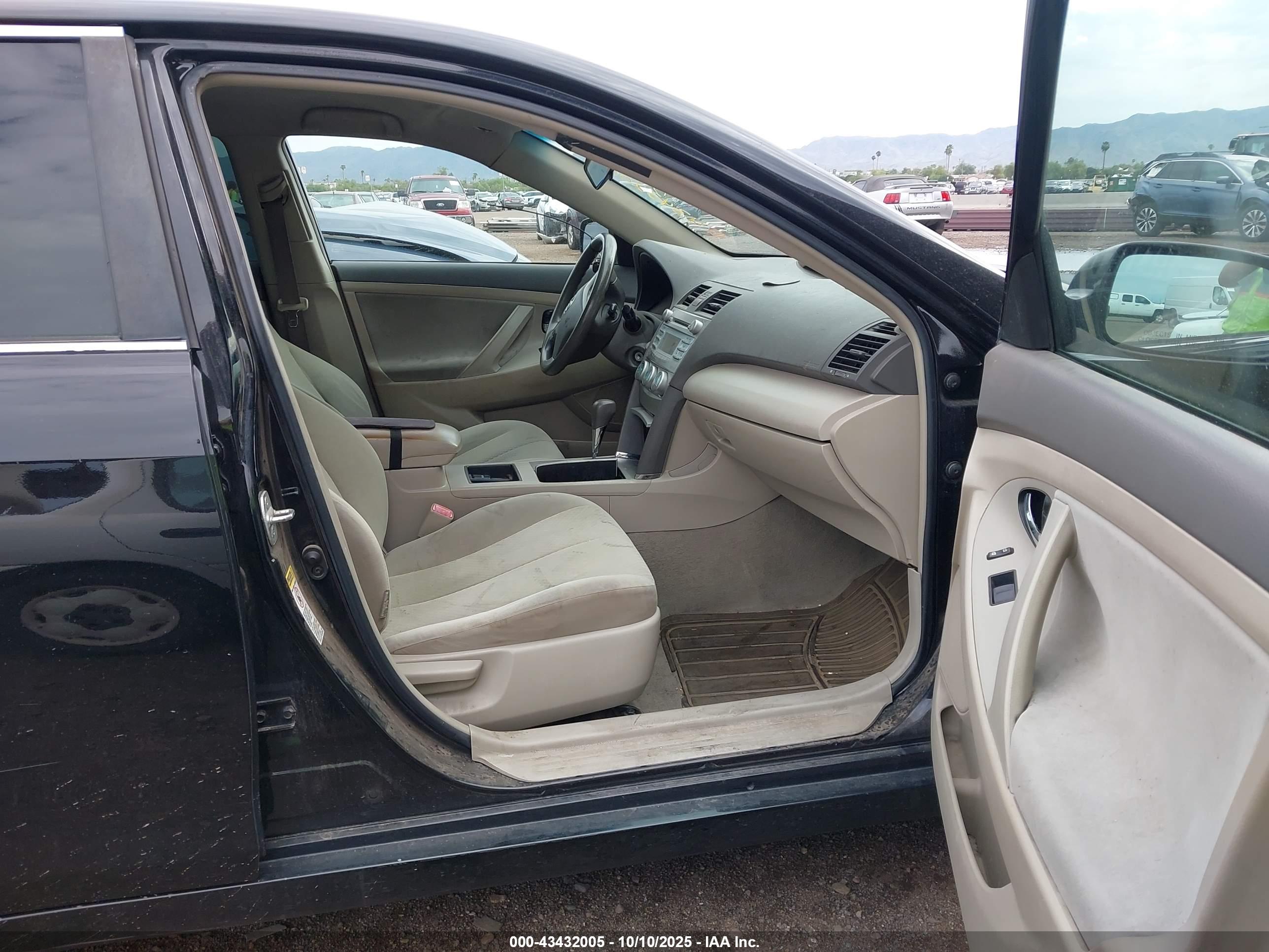 TOYOTA CAMRY image 5