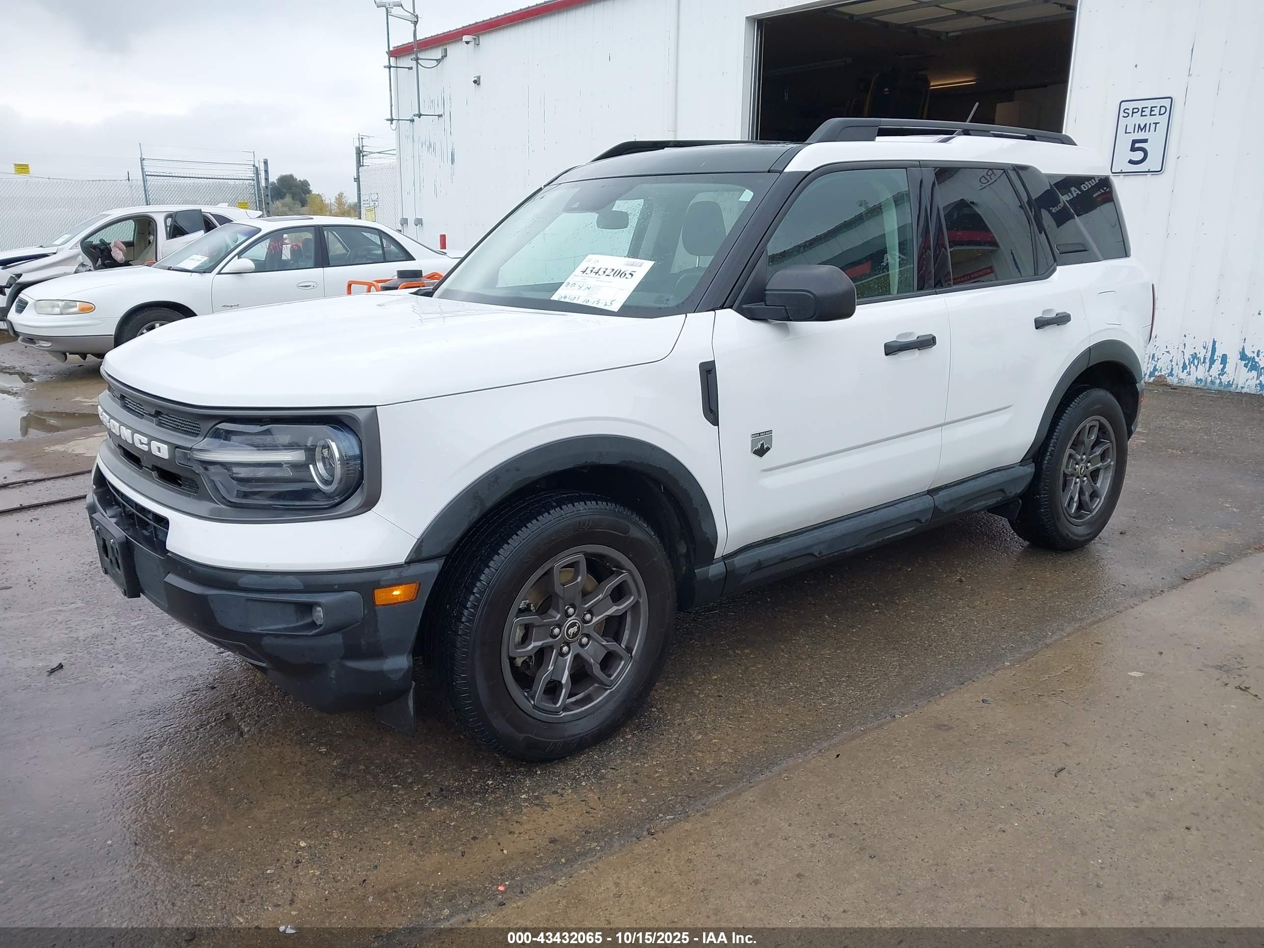 FORD BRONCO image 2