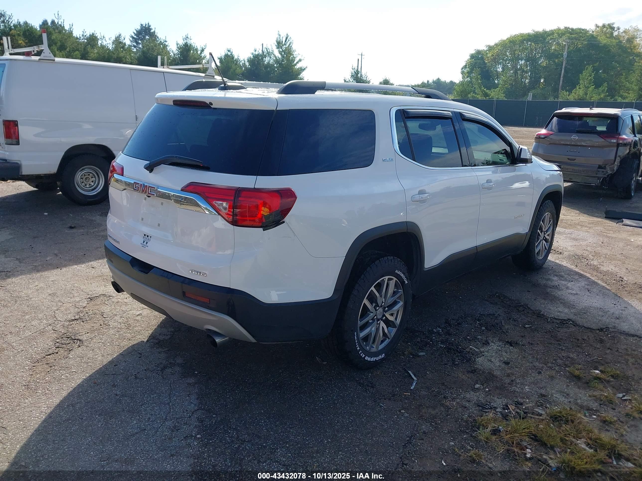 GMC ACADIA image 4