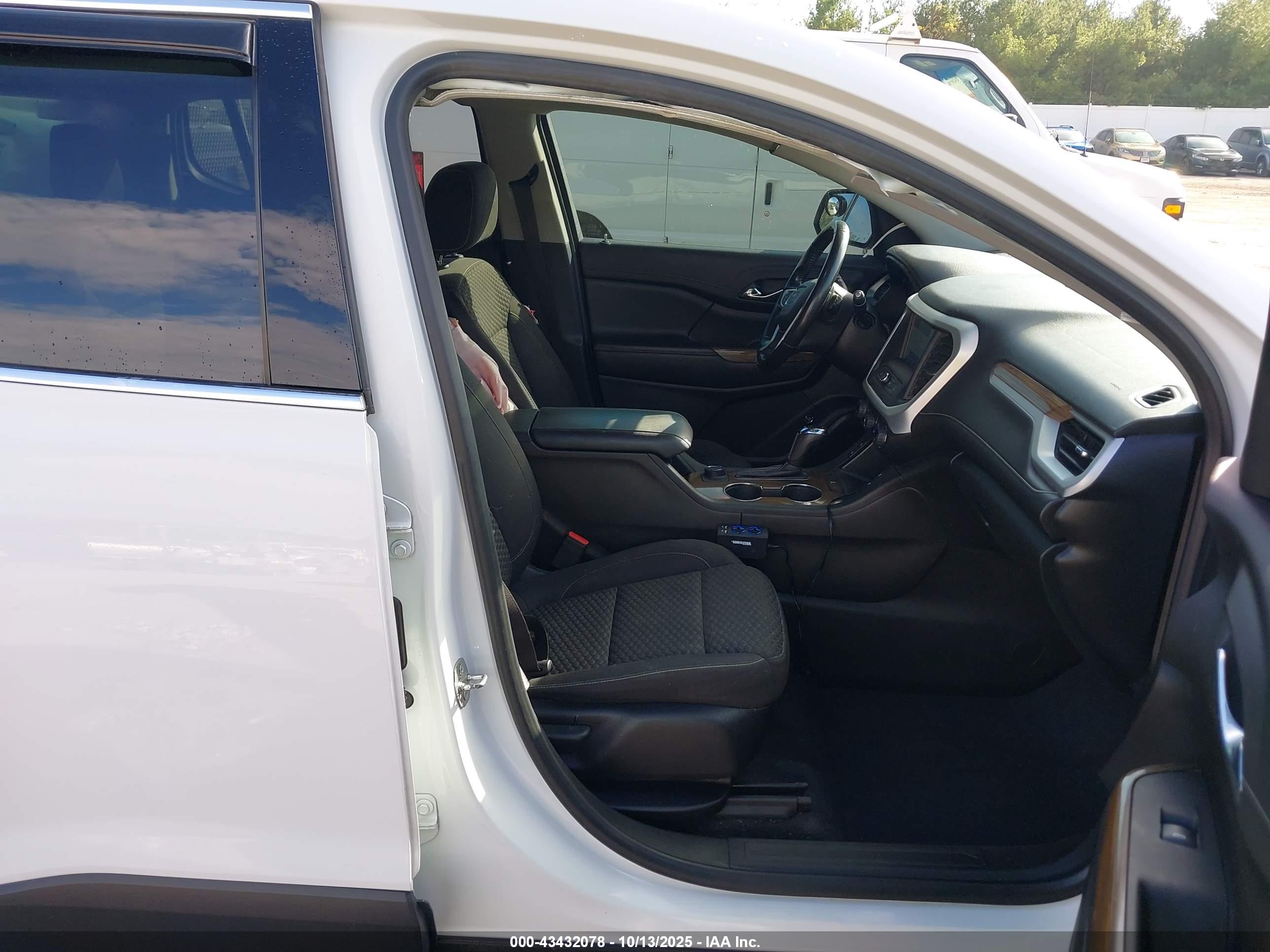 GMC ACADIA image 5