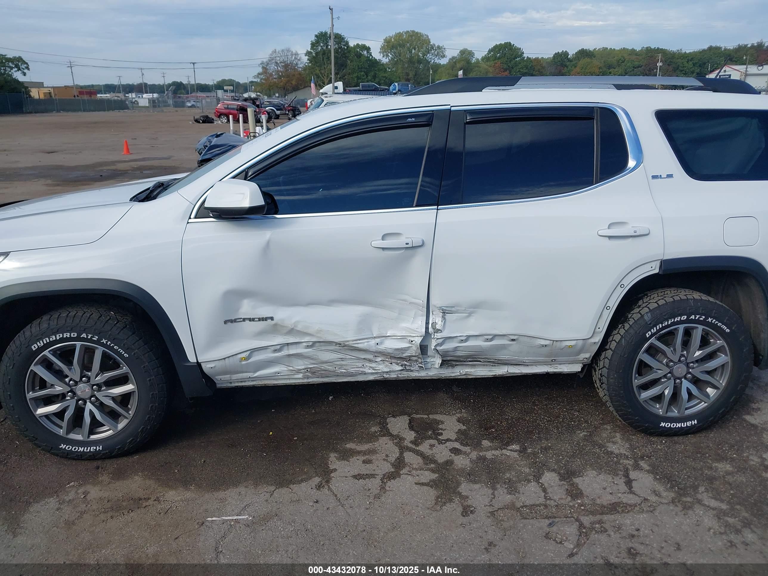 GMC ACADIA image 6