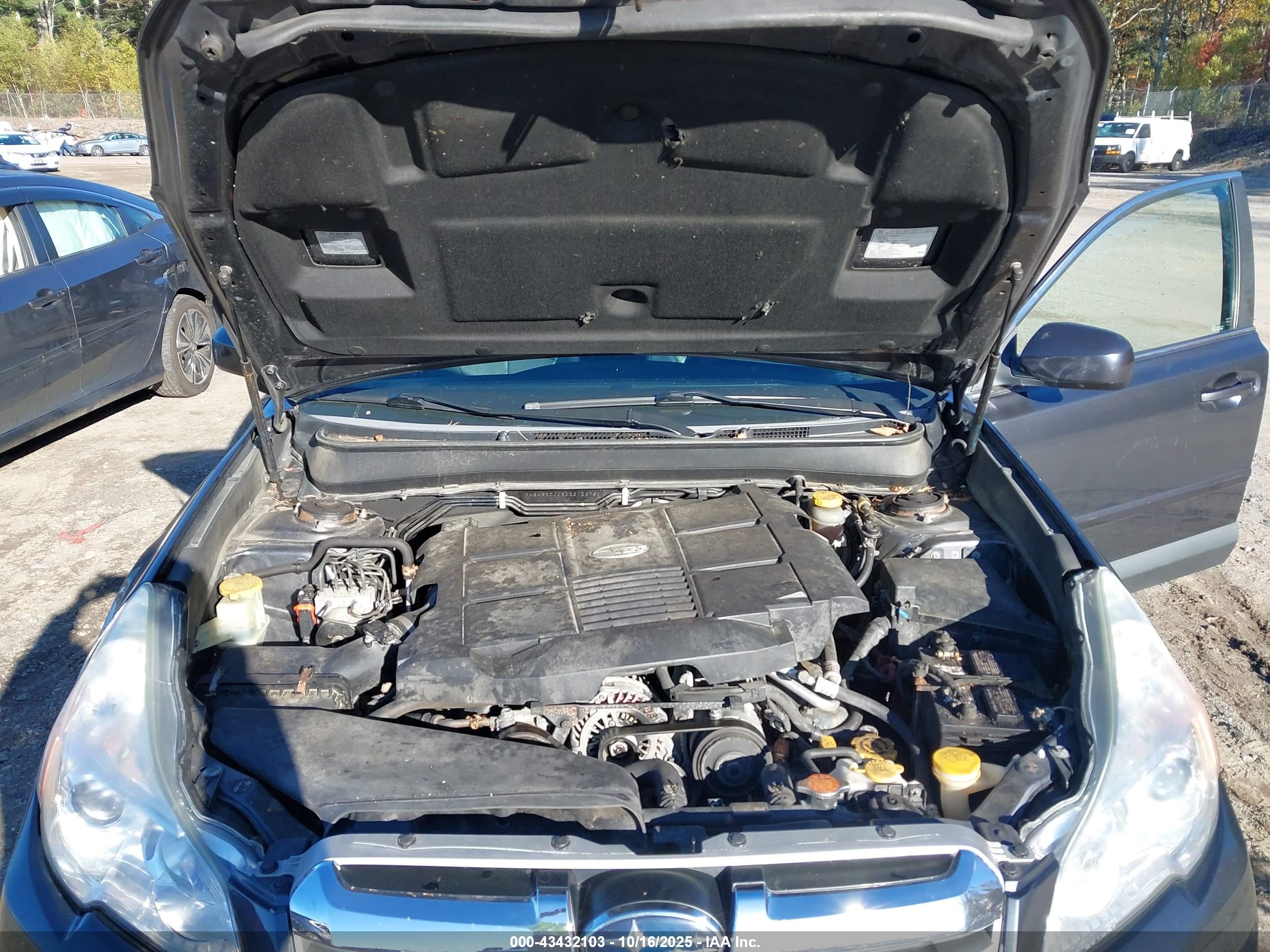 SUBARU OUTBACK image 10