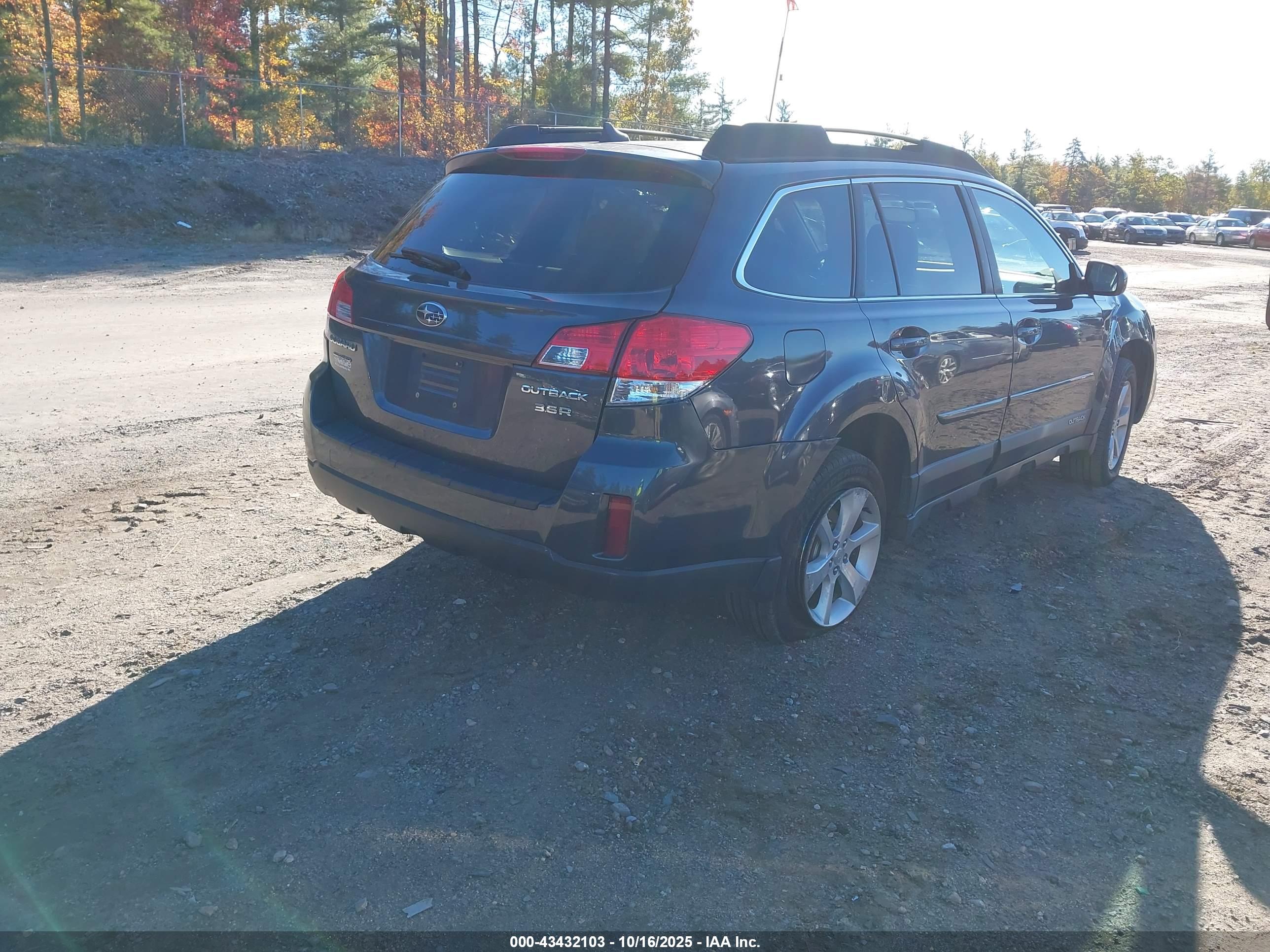 SUBARU OUTBACK image 4