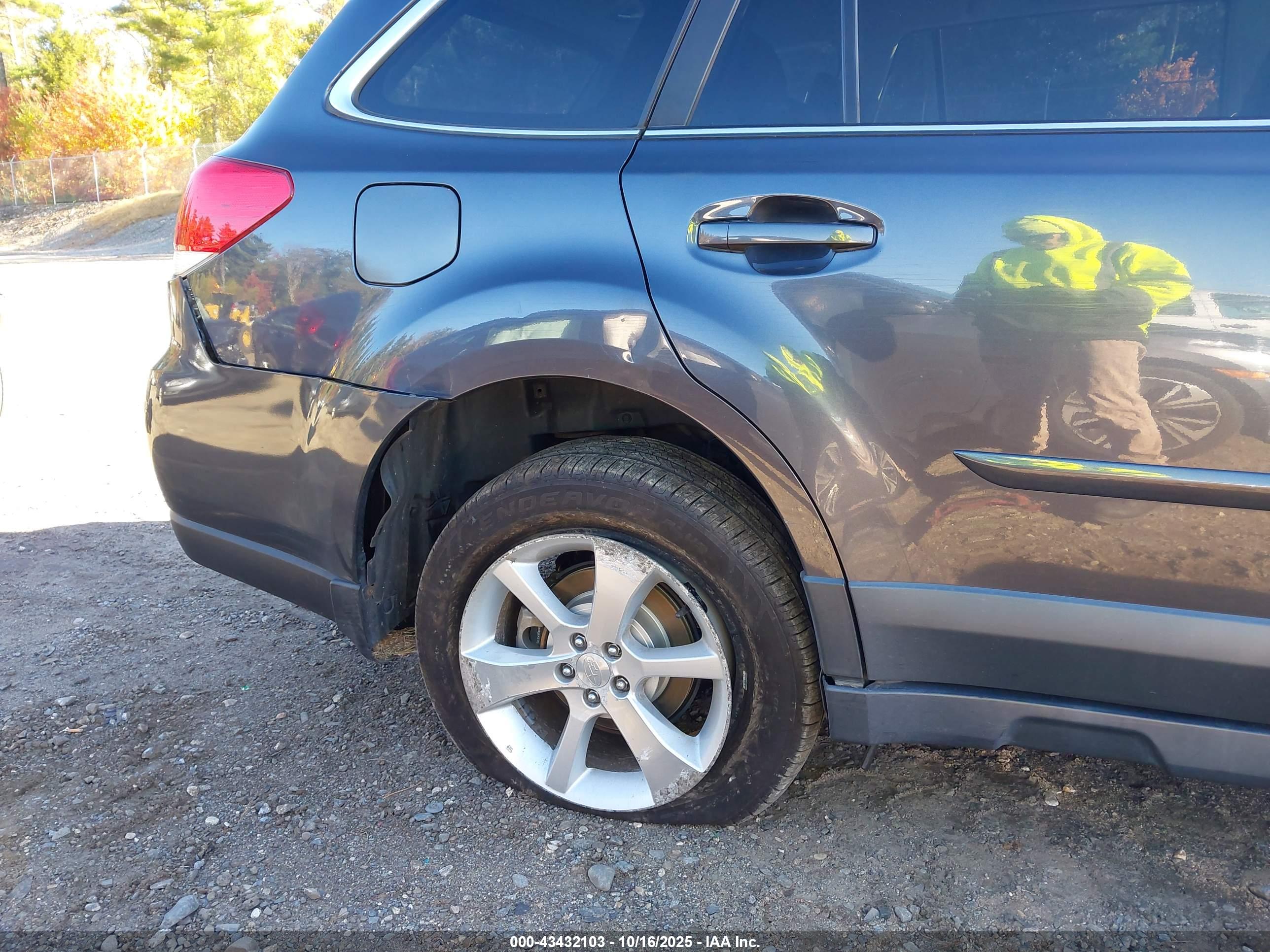 SUBARU OUTBACK image 6