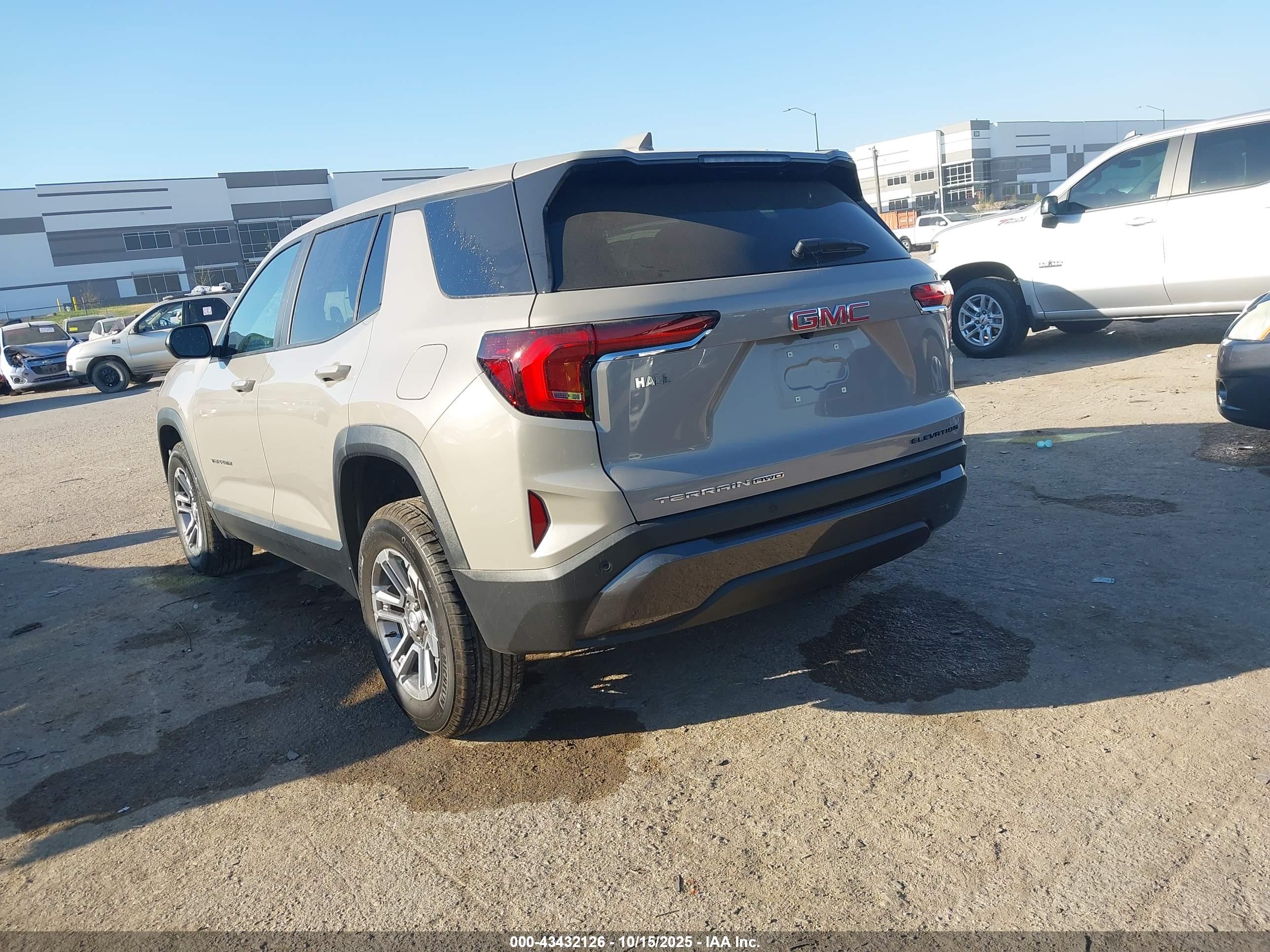 GMC TERRAIN image 3