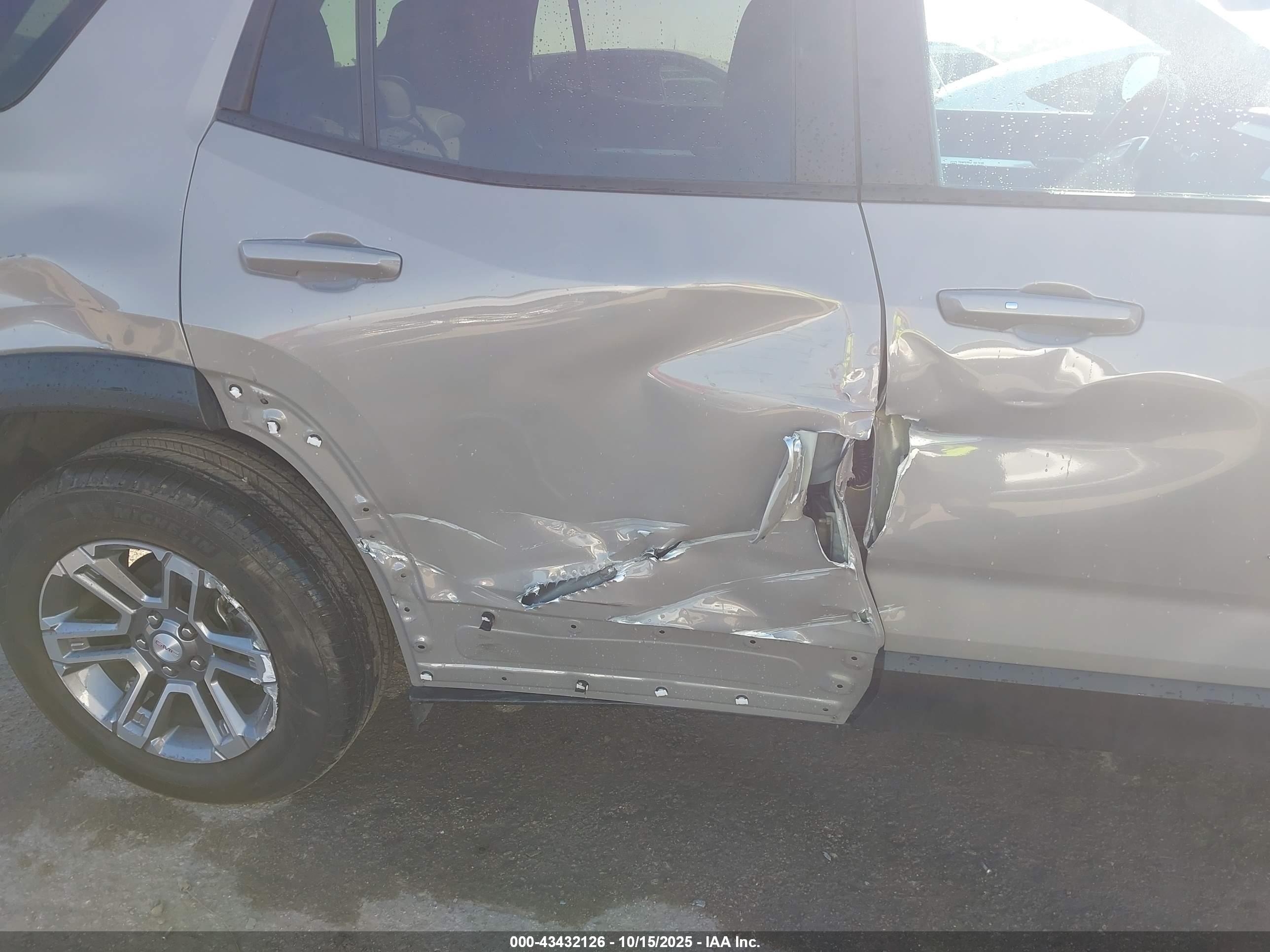 GMC TERRAIN image 6