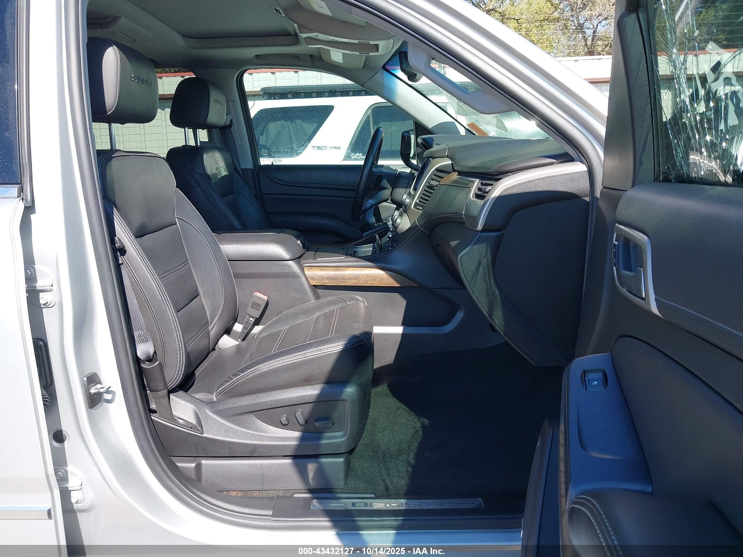GMC YUKON image 5