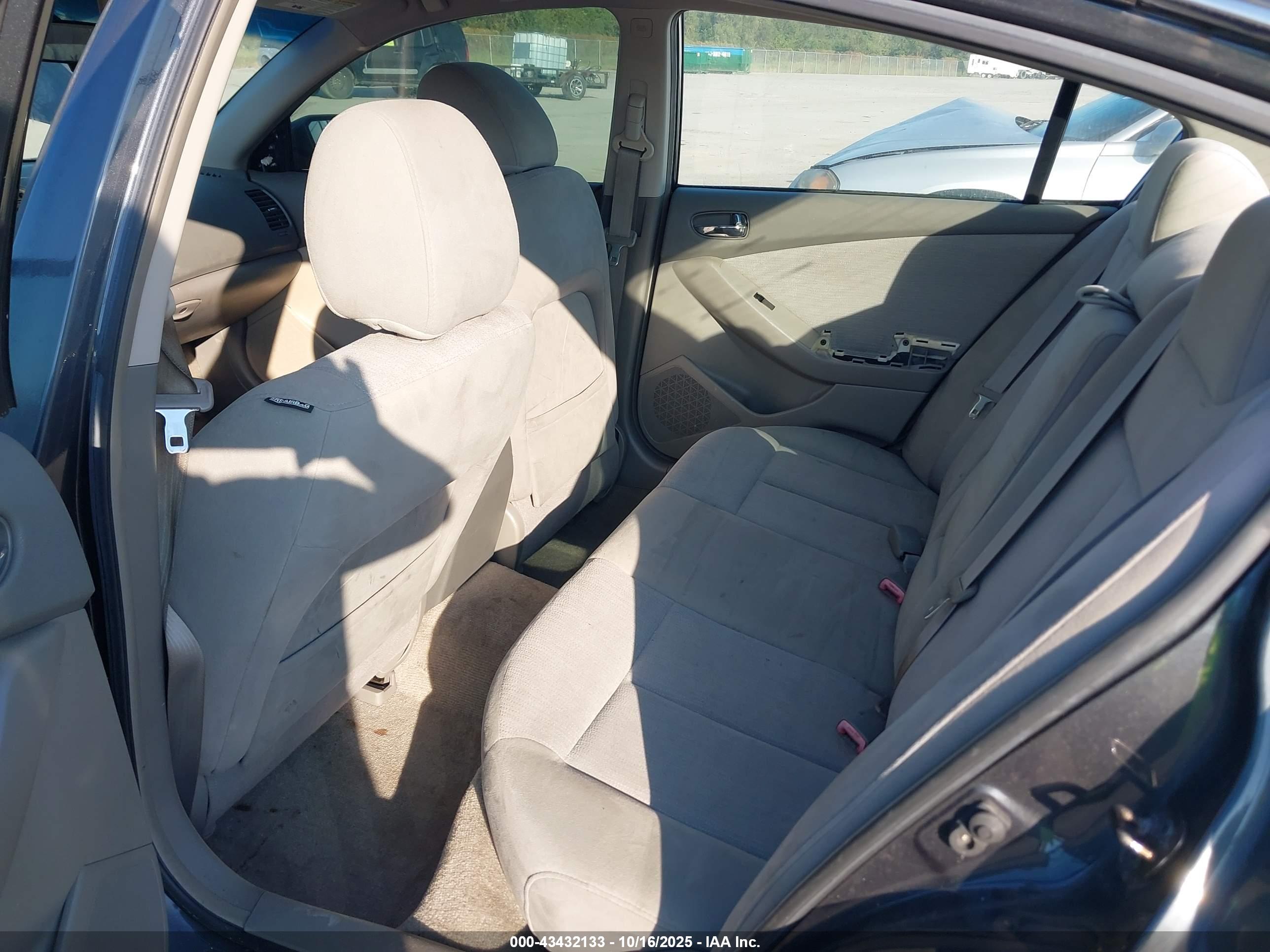 NISSAN ALTIMA image 8