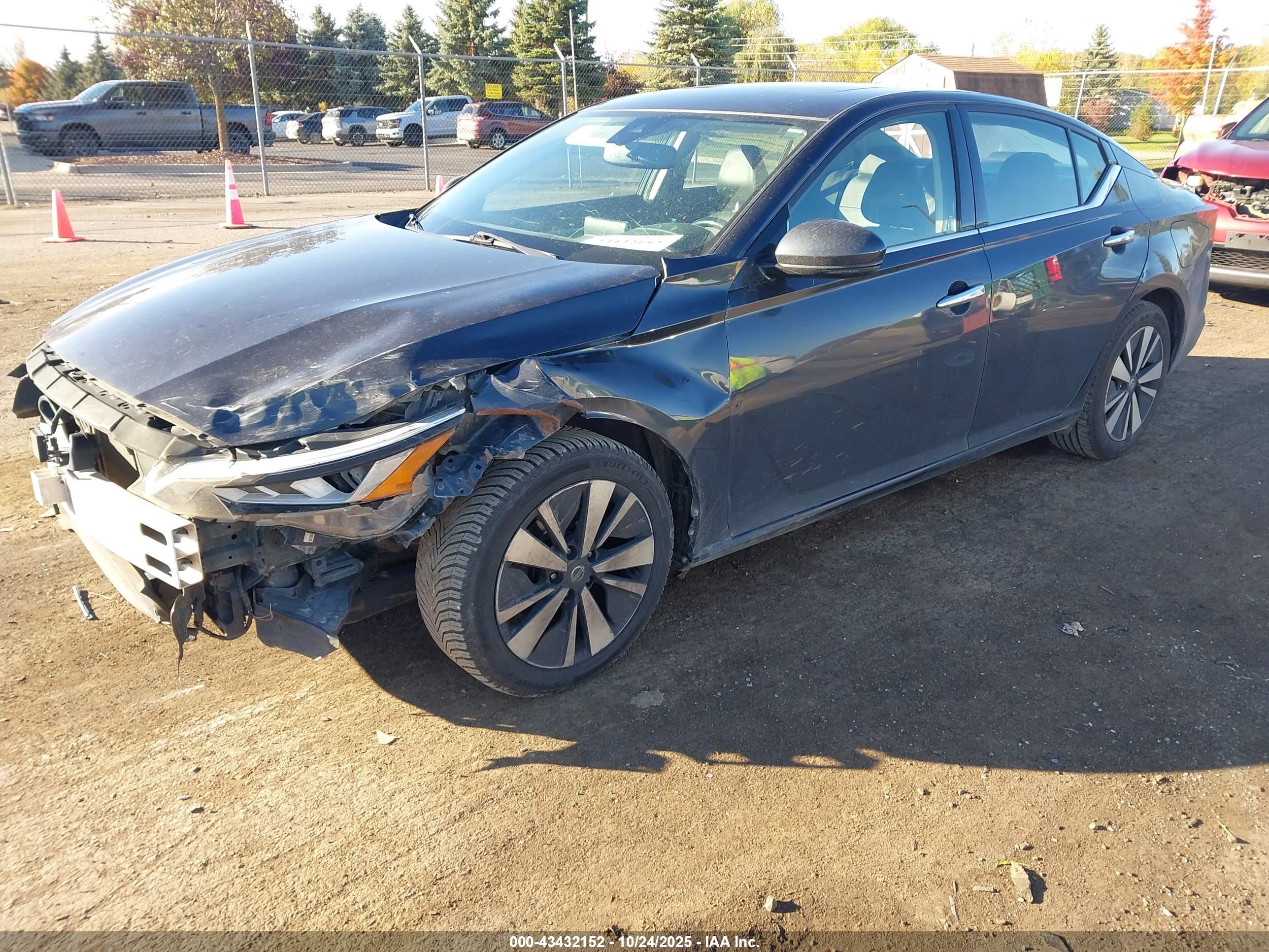 NISSAN ALTIMA image 2