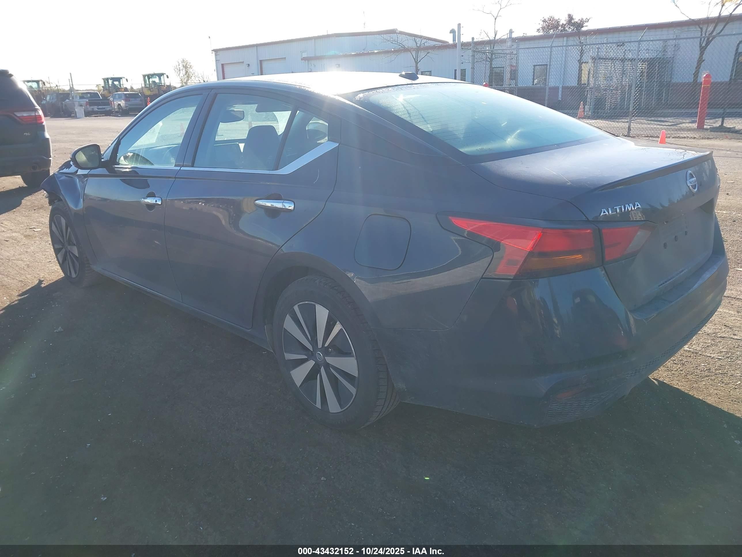 NISSAN ALTIMA image 3