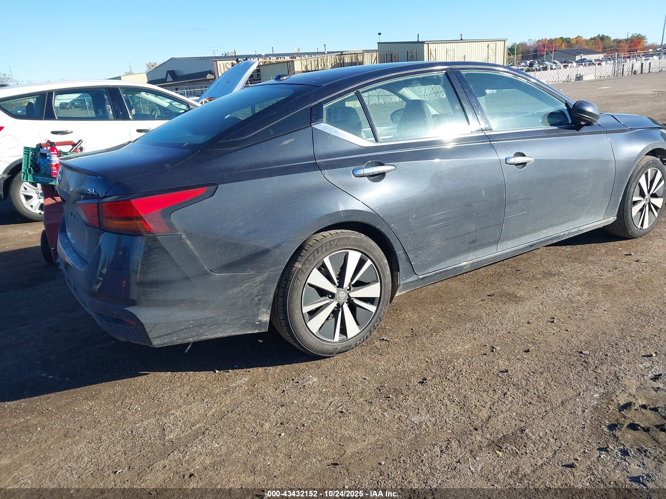 NISSAN ALTIMA image 4