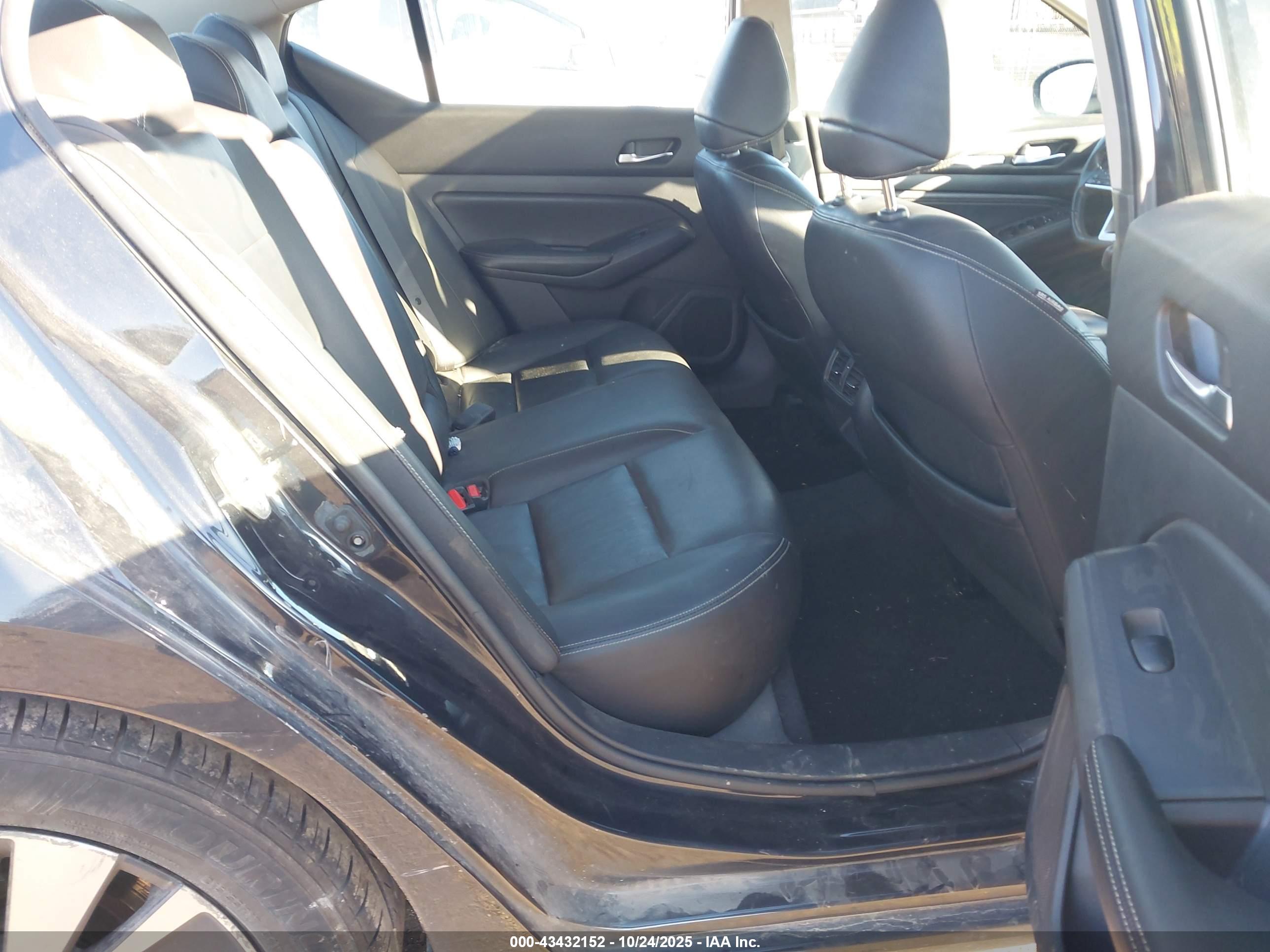NISSAN ALTIMA image 8
