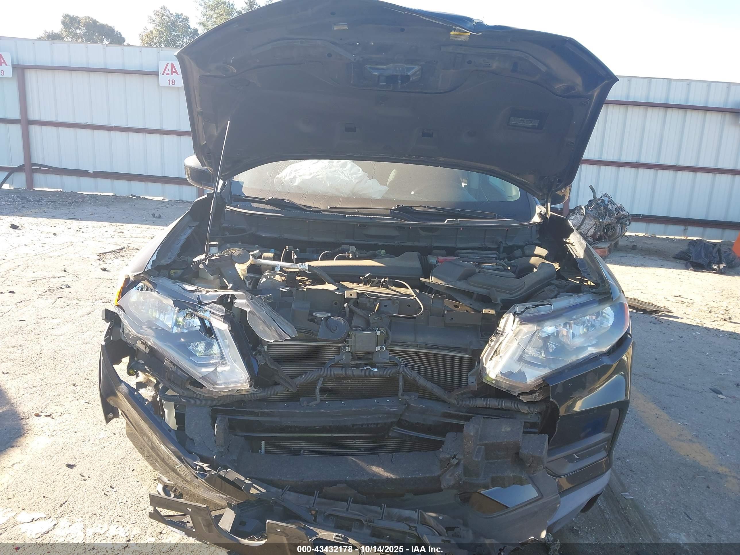 NISSAN ROGUE image 10