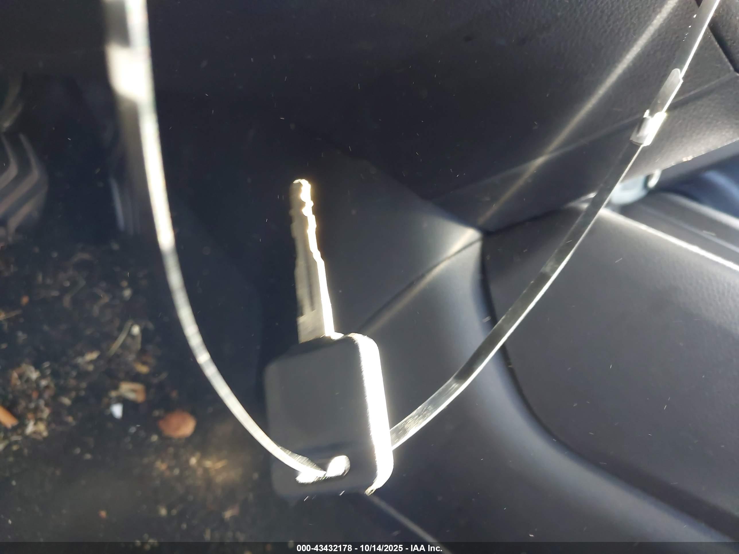 NISSAN ROGUE image 11