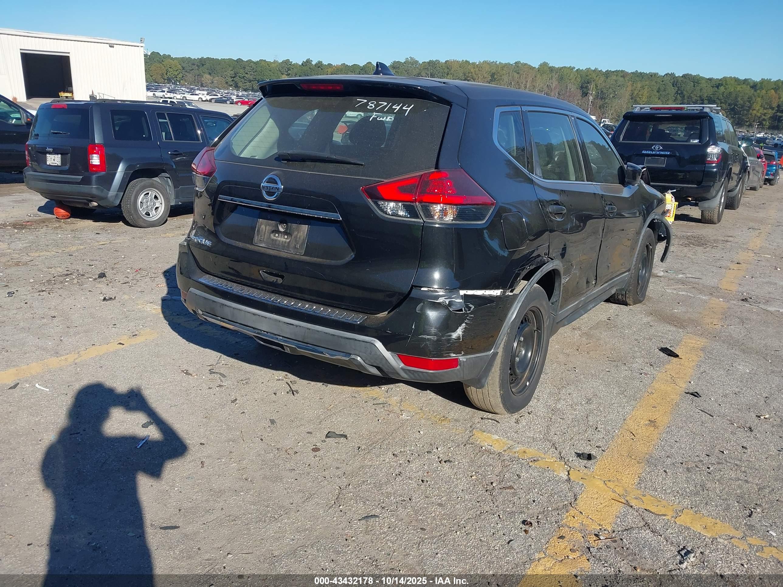 NISSAN ROGUE image 4