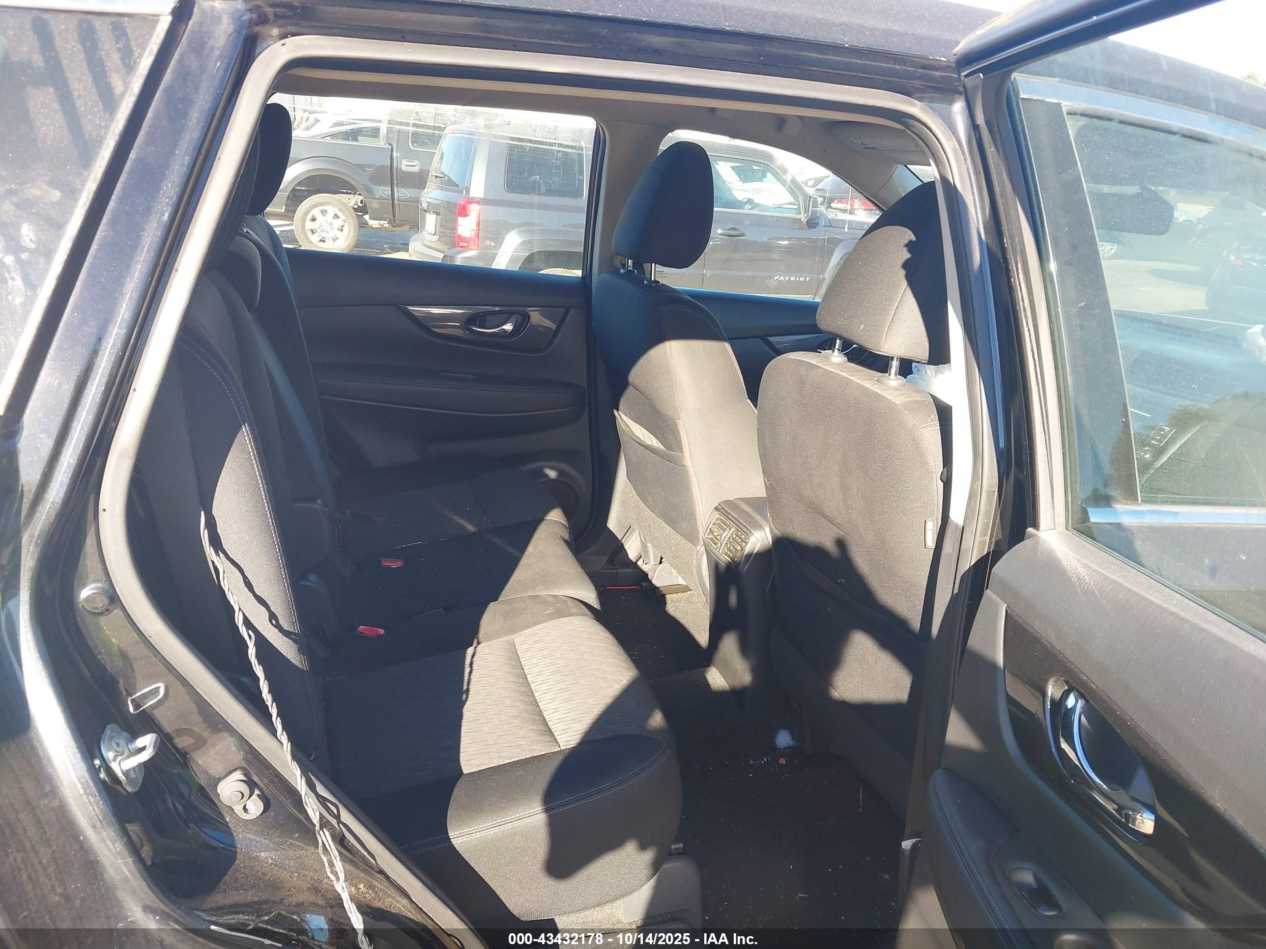 NISSAN ROGUE image 8