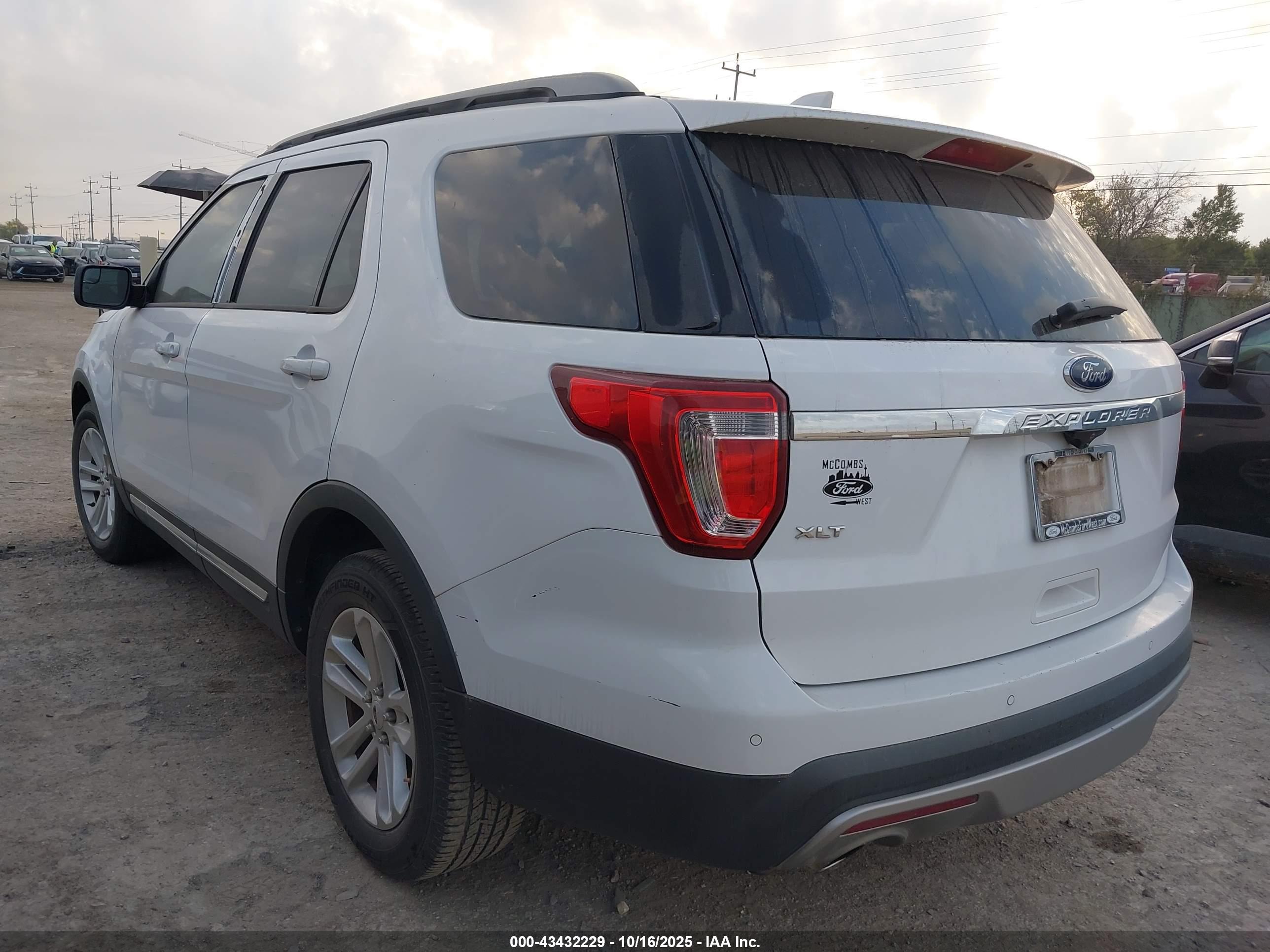 FORD EXPLORER image 3