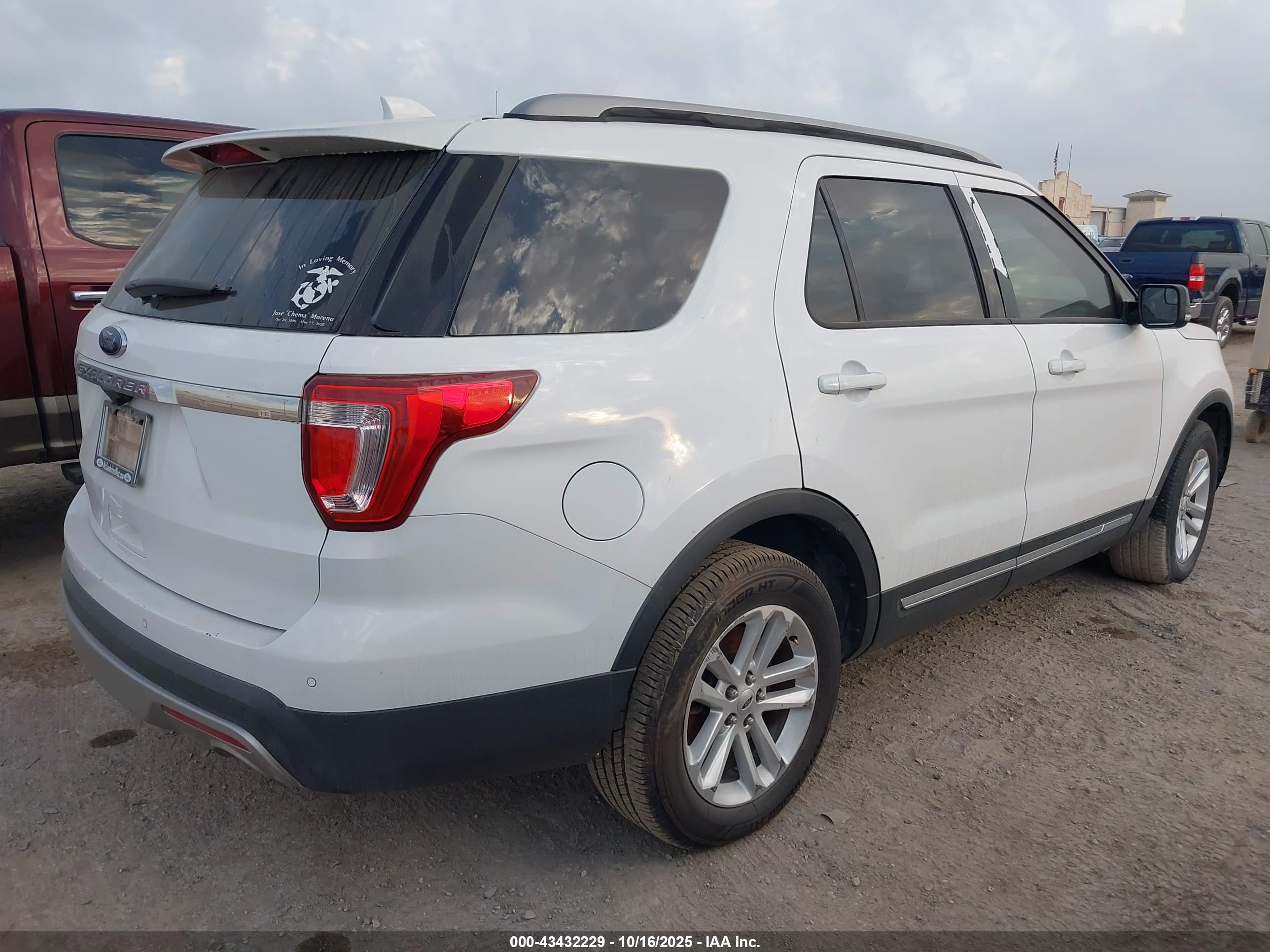FORD EXPLORER image 4