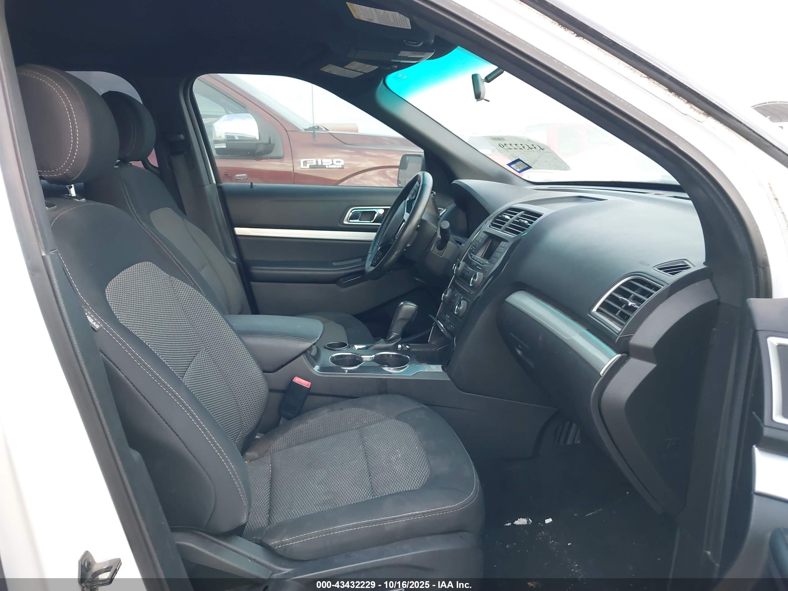 FORD EXPLORER image 5