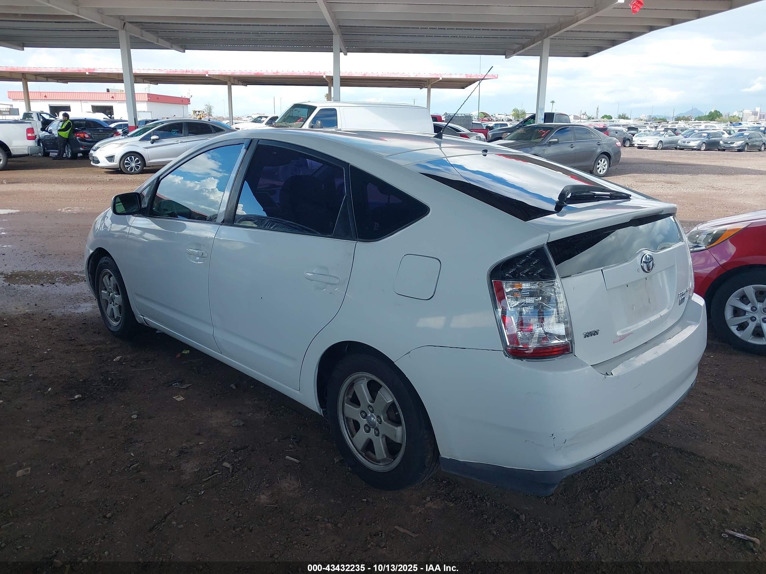 TOYOTA PRIUS image 3