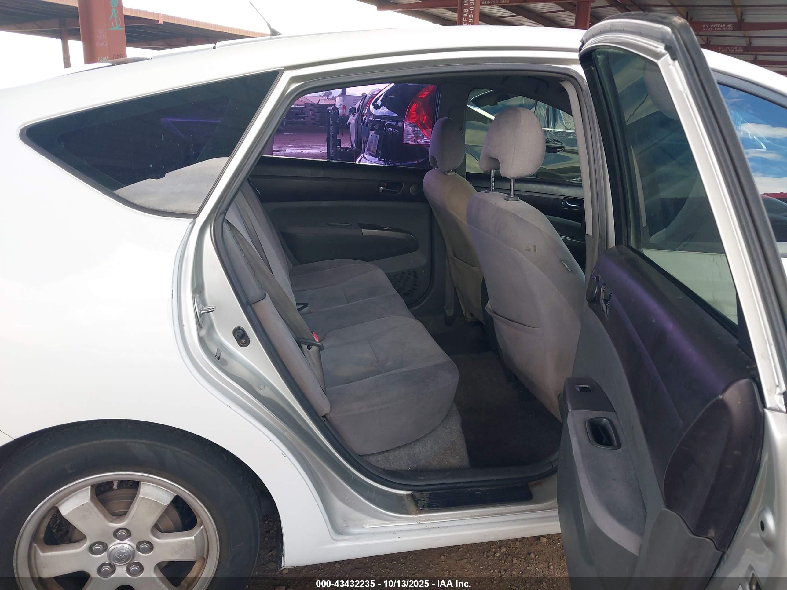 TOYOTA PRIUS image 8