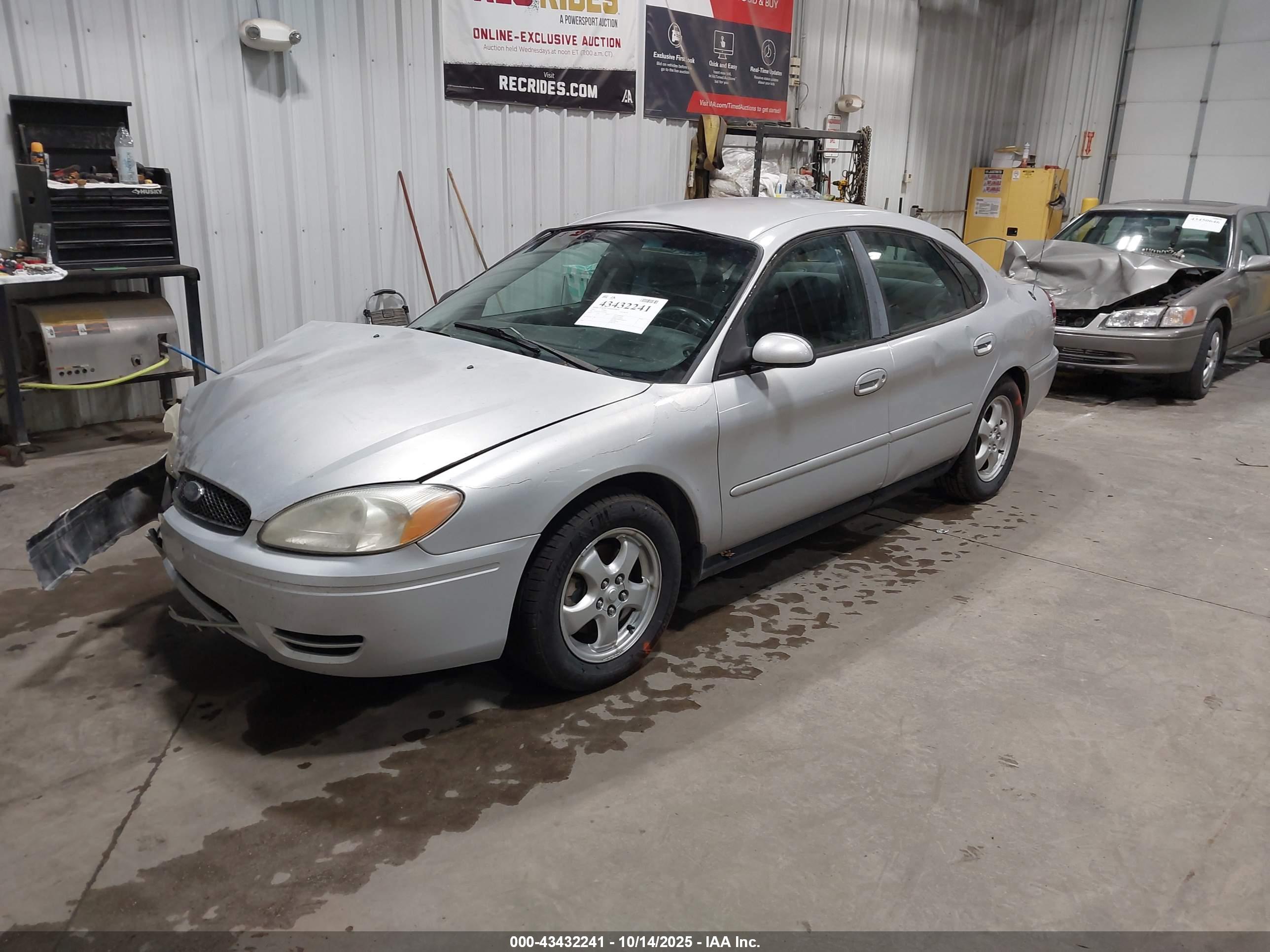FORD TAURUS image 2