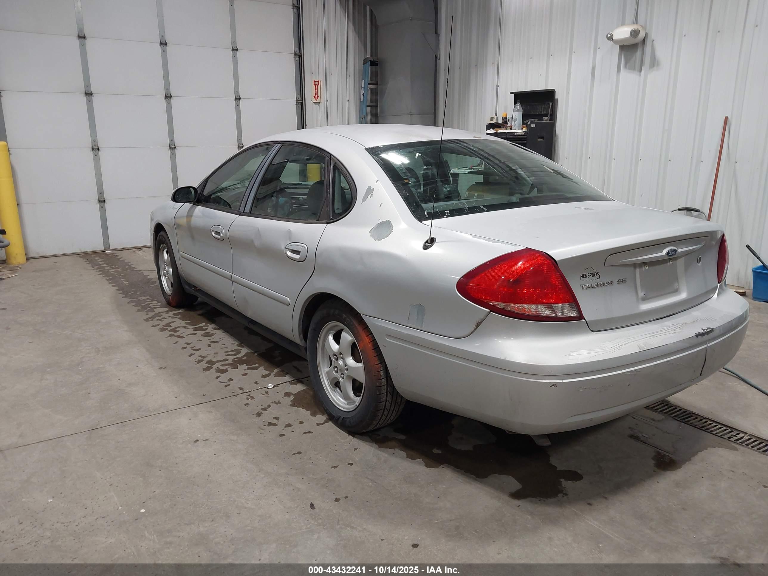 FORD TAURUS image 3