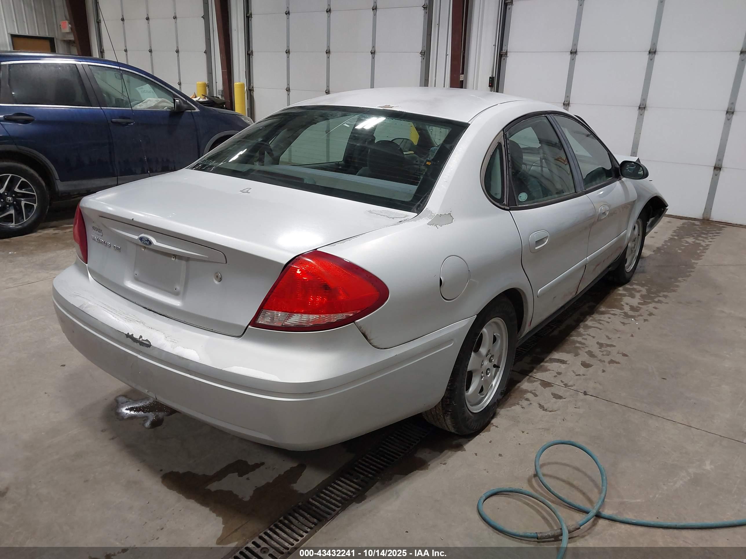 FORD TAURUS image 4