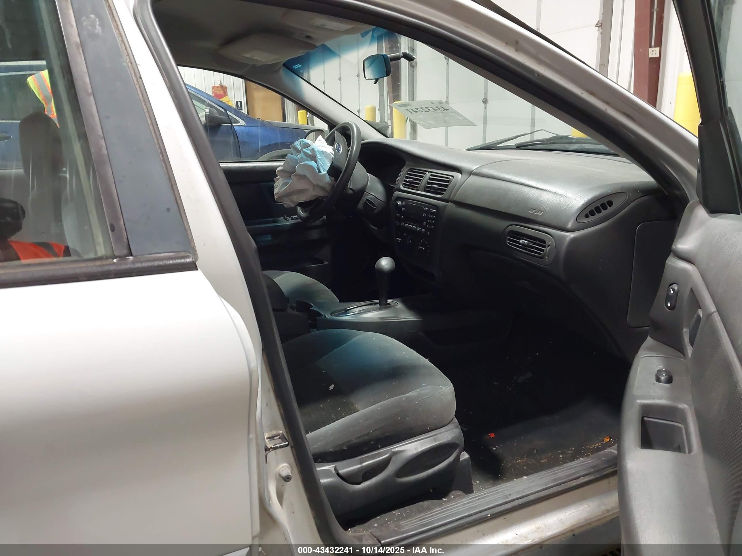FORD TAURUS image 5