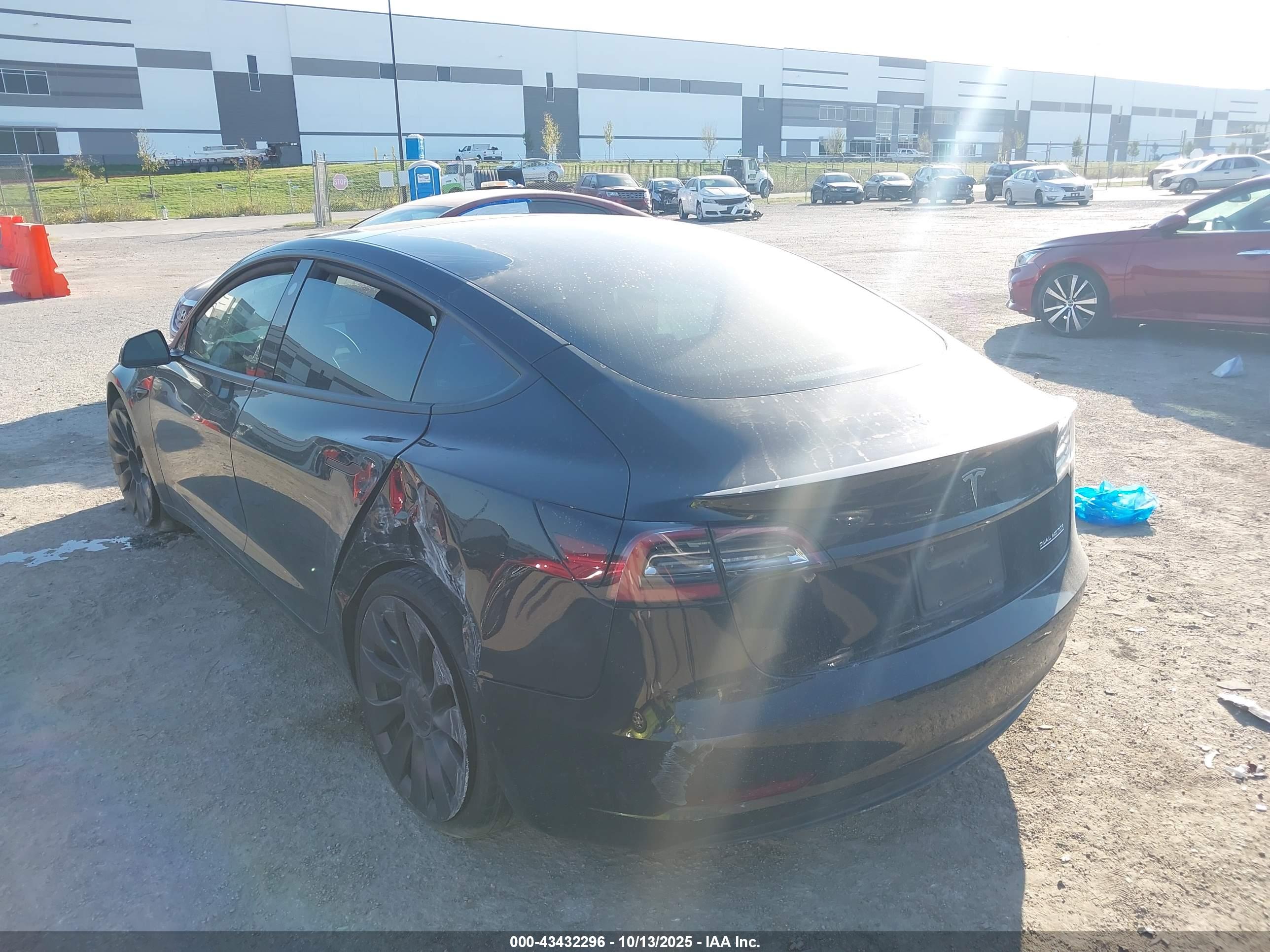 TESLA MODEL image 3