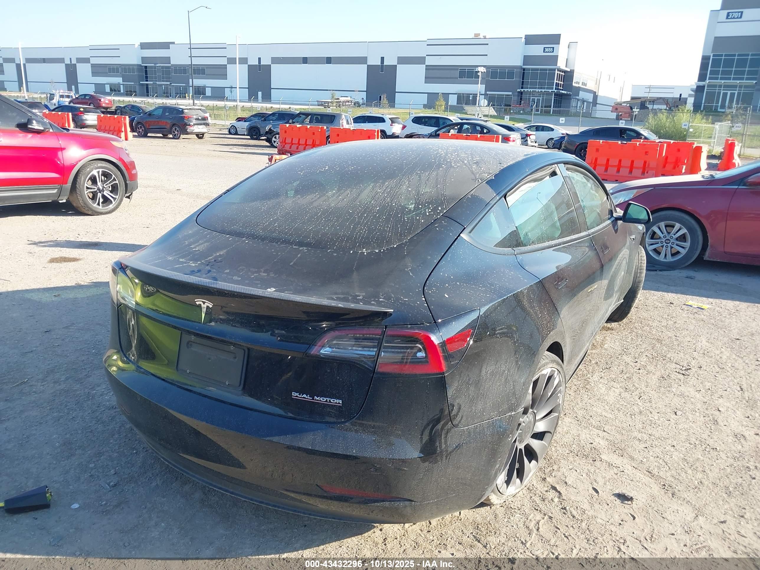 TESLA MODEL image 4