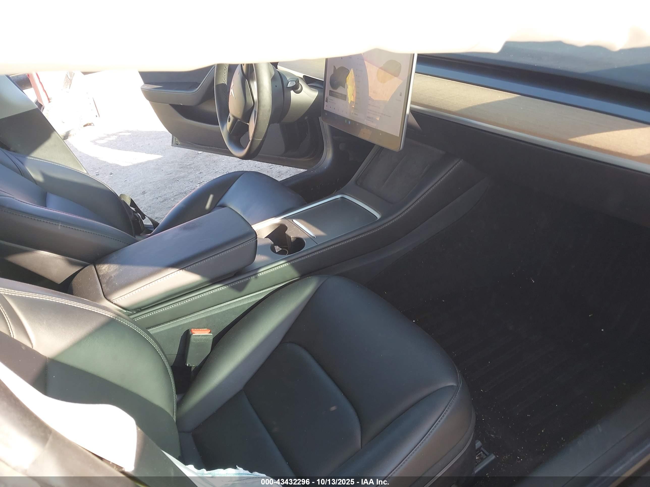 TESLA MODEL image 5