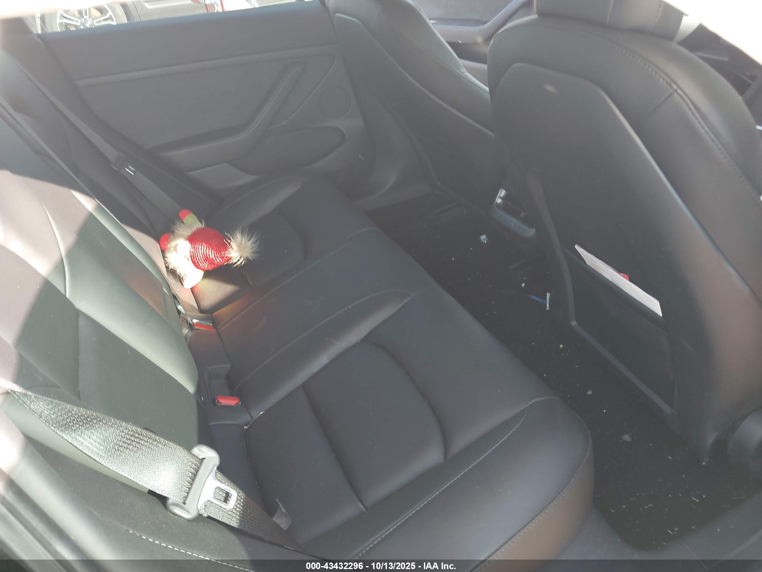 TESLA MODEL image 8