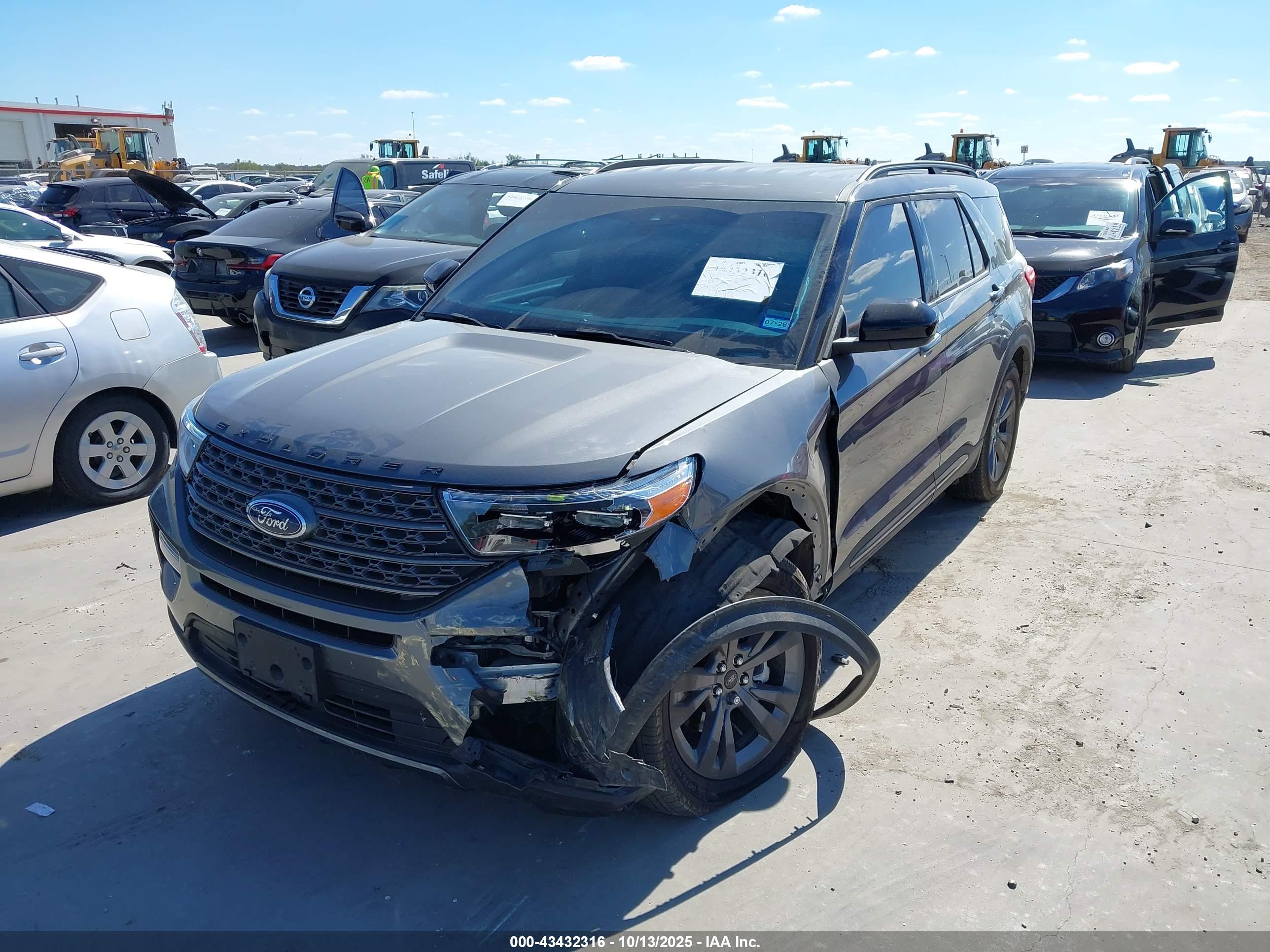FORD EXPLORER image 2