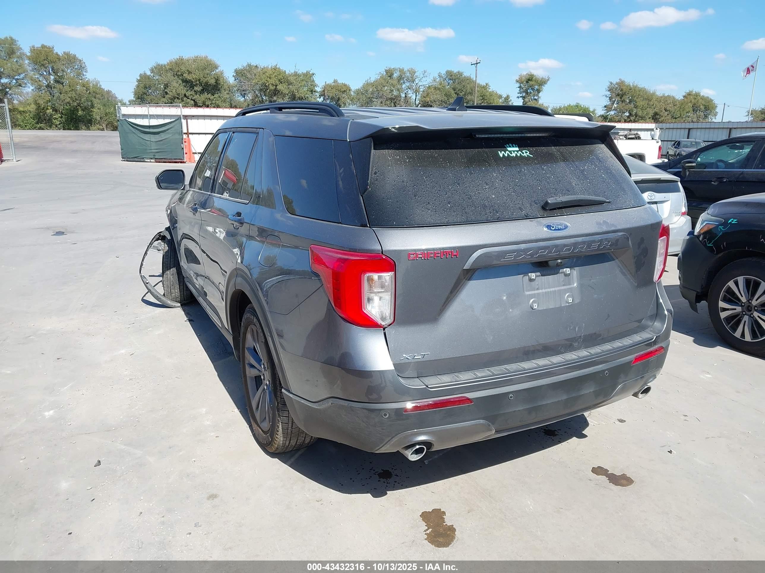 FORD EXPLORER image 3