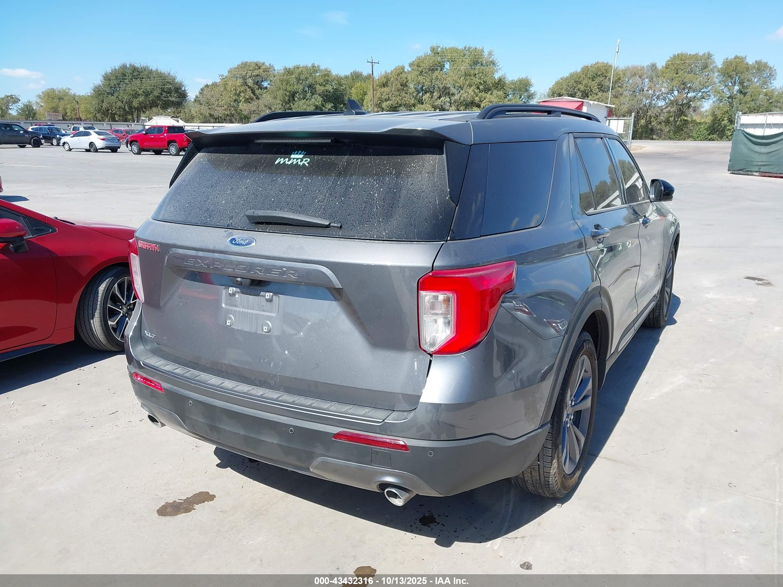 FORD EXPLORER image 4