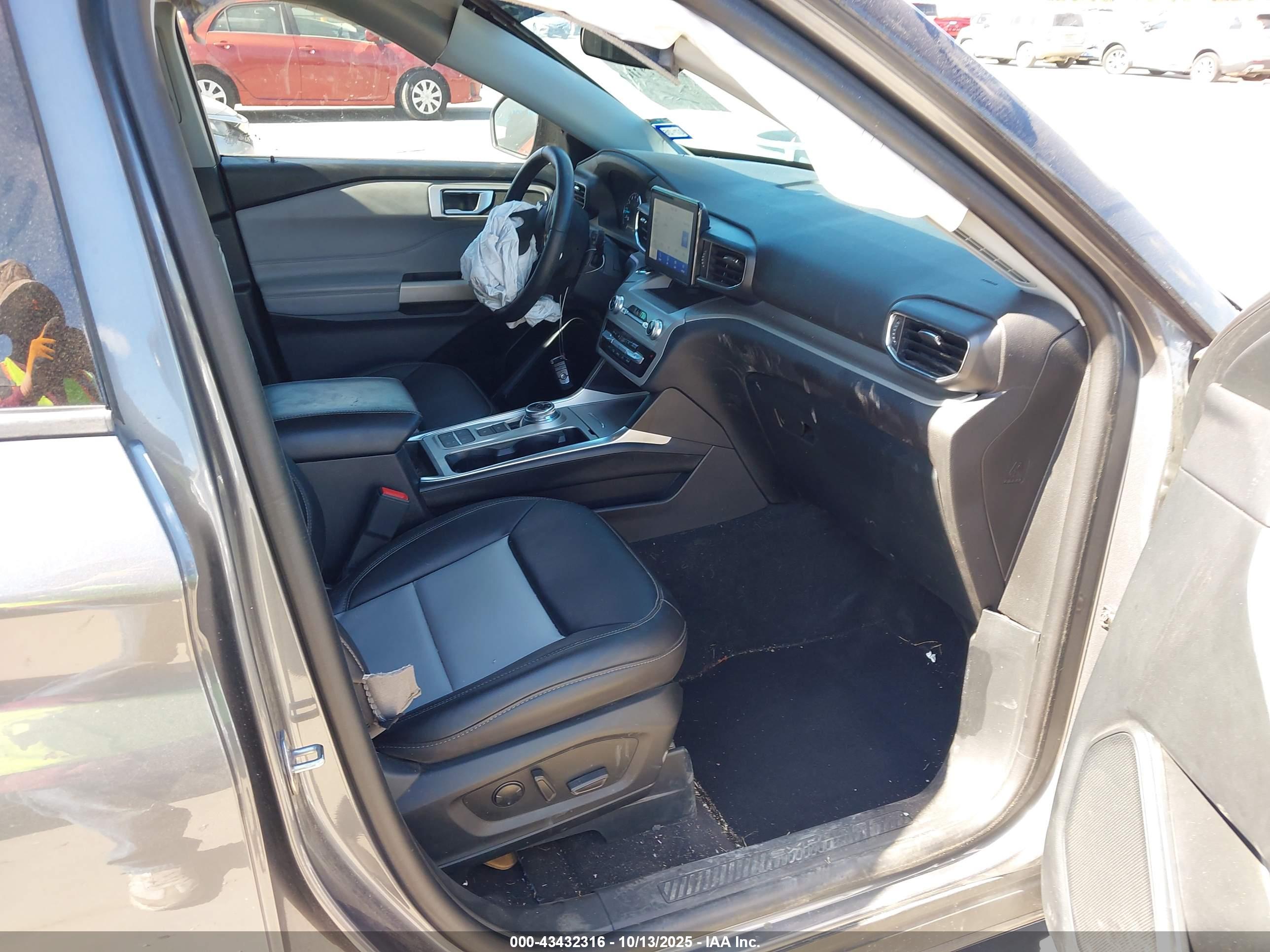 FORD EXPLORER image 5