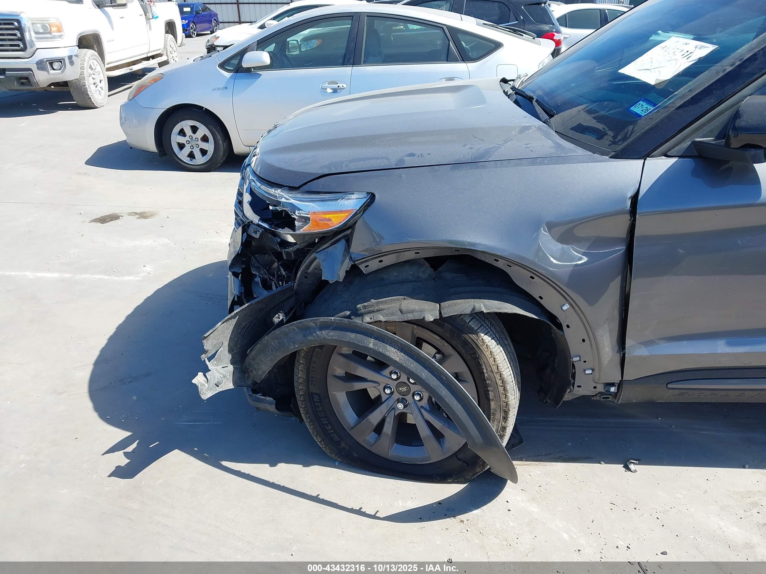 FORD EXPLORER image 6