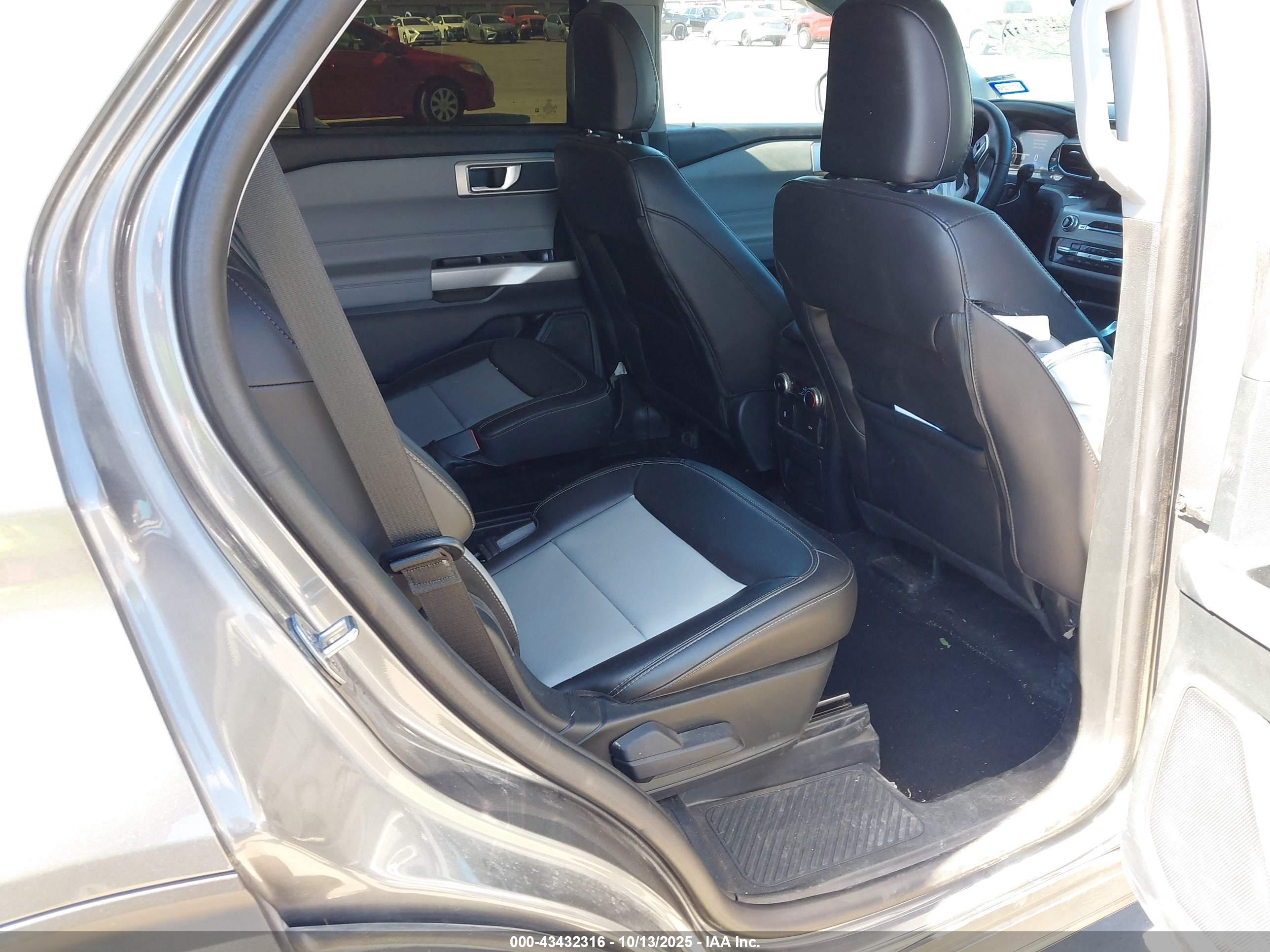 FORD EXPLORER image 8