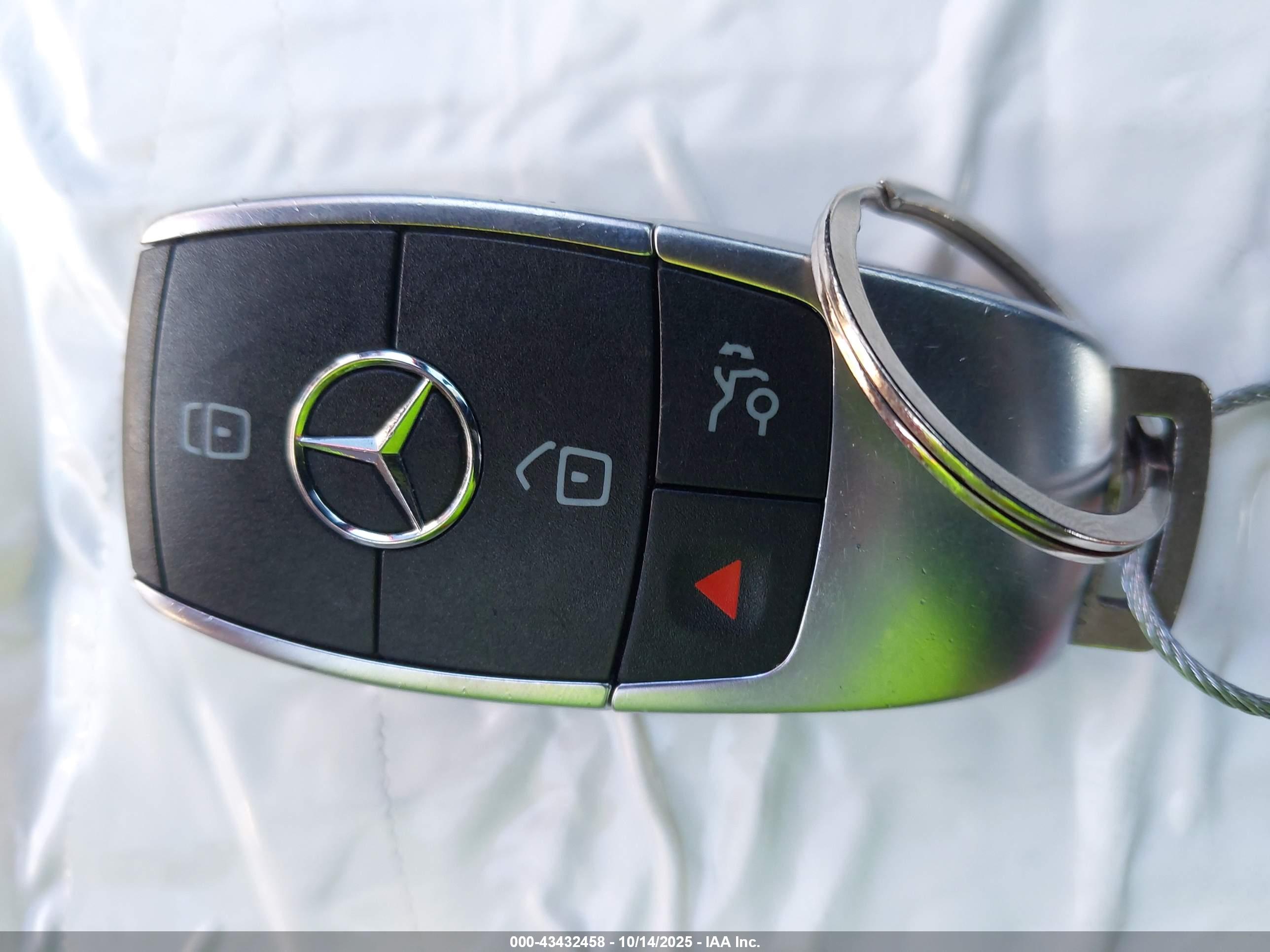 MERCEDES-BENZ A image 11