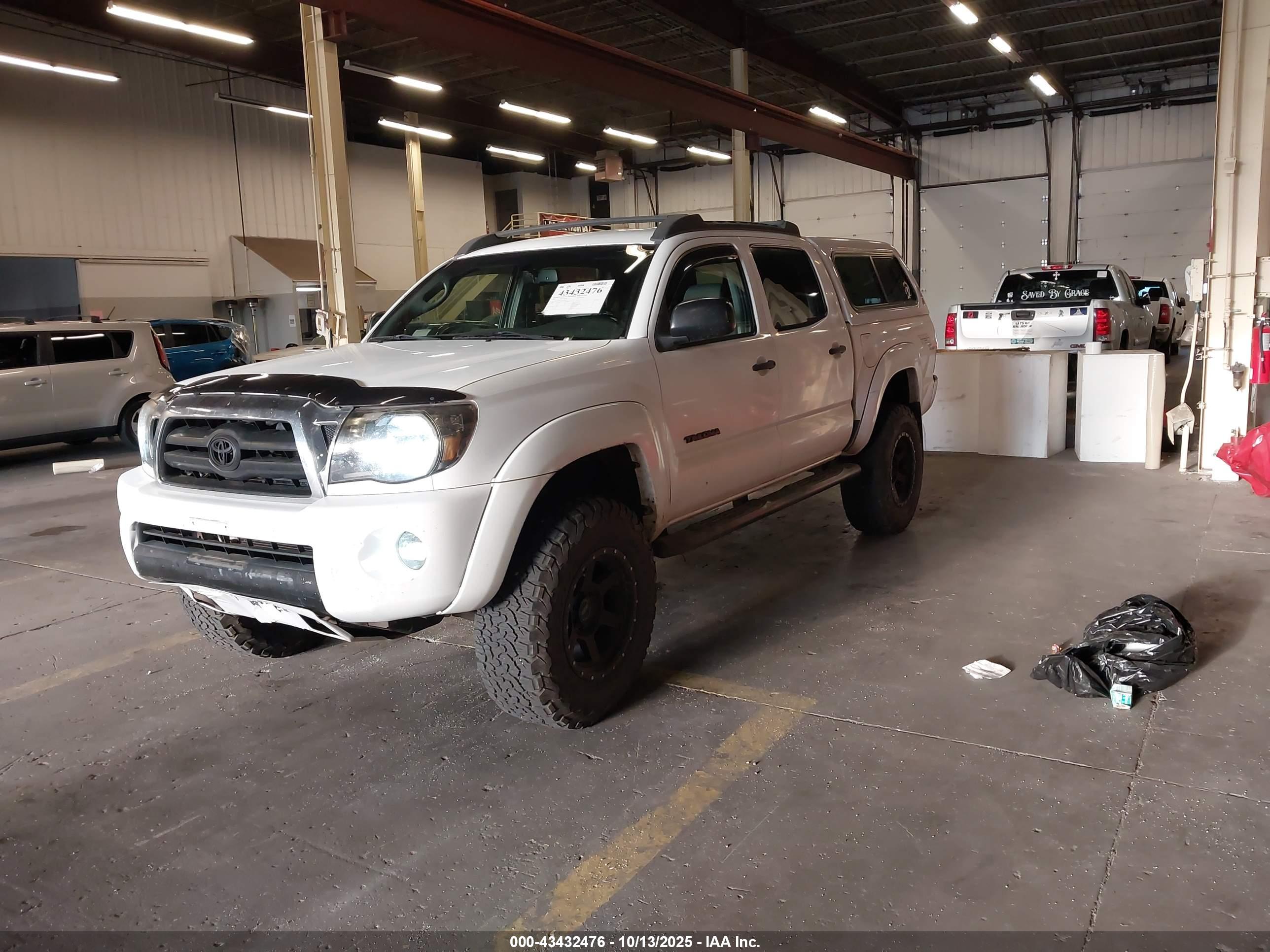 TOYOTA TACOMA image 2