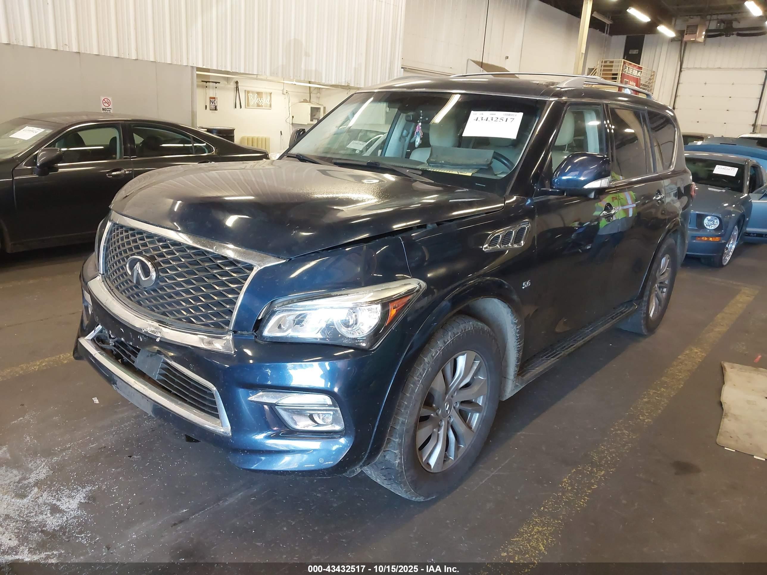 INFINITI QX80 image 2
